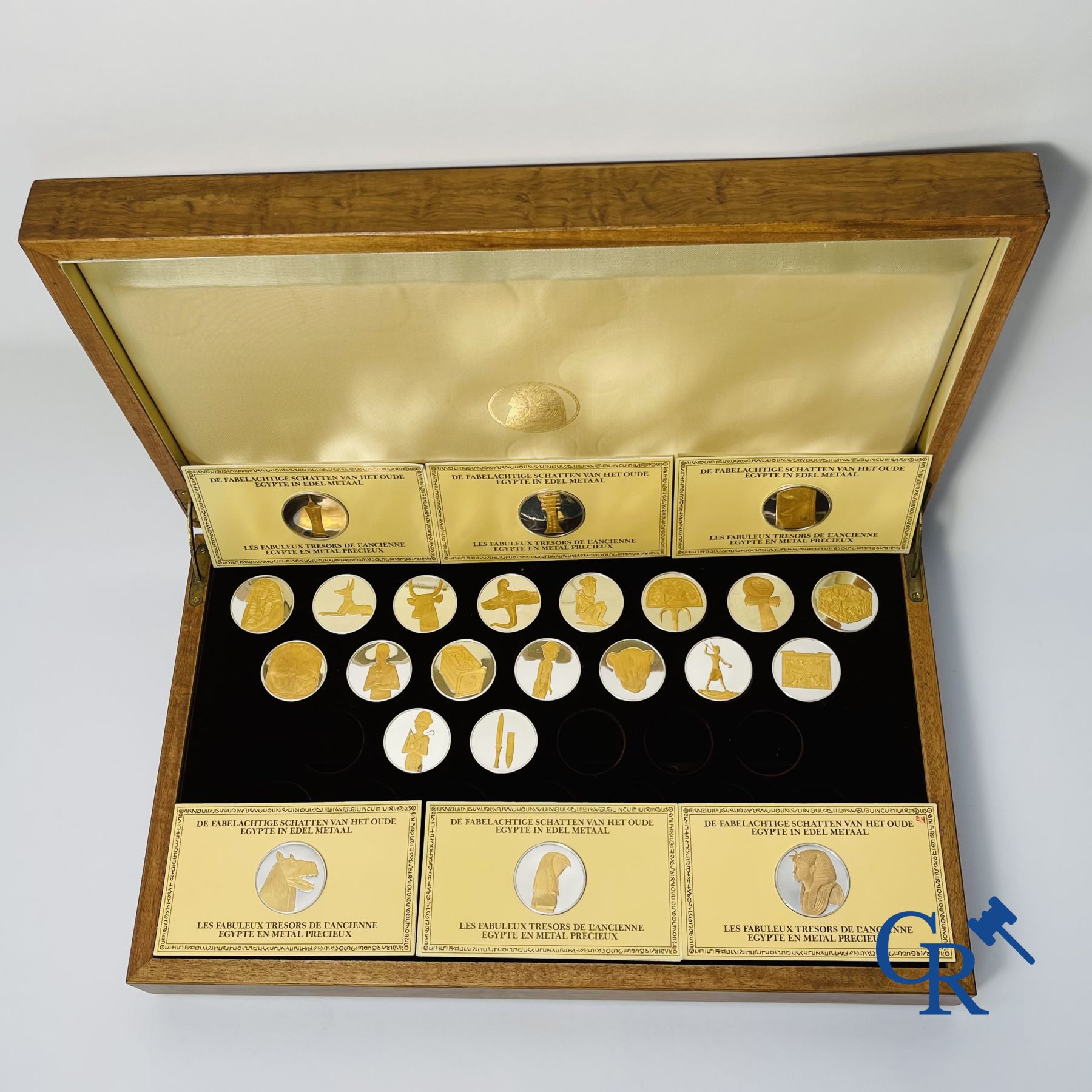 Medals/Medals: 24 Medals in Sterling silver, decorated with 24 carat gold.