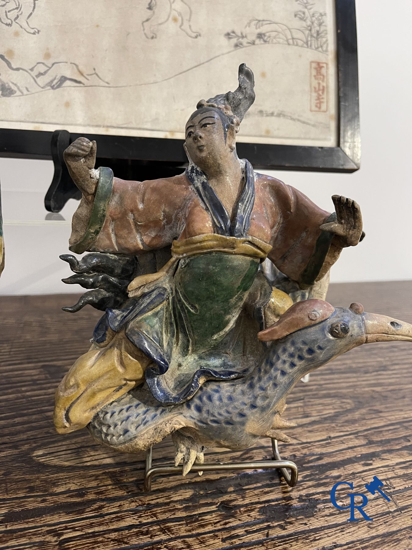 Art Asiatique: Lot avec divers objets en poterie et porcelaine et un dessin à l'encre.