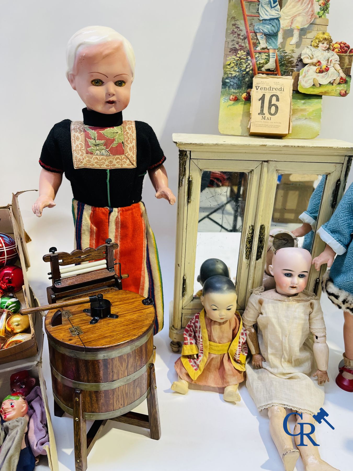 Toys: antique dolls: A lot of diverse toys.