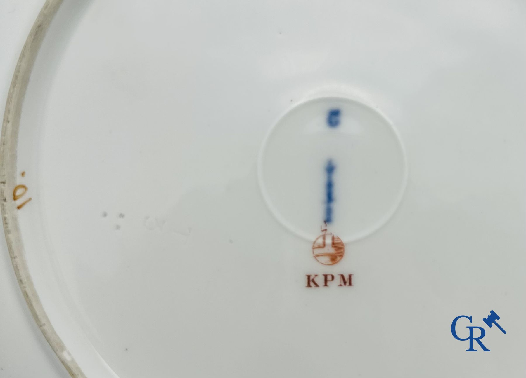 KPM: Königliche Porzellan-Manufaktur Berlin. Pair of plates in finely painted porcelain.