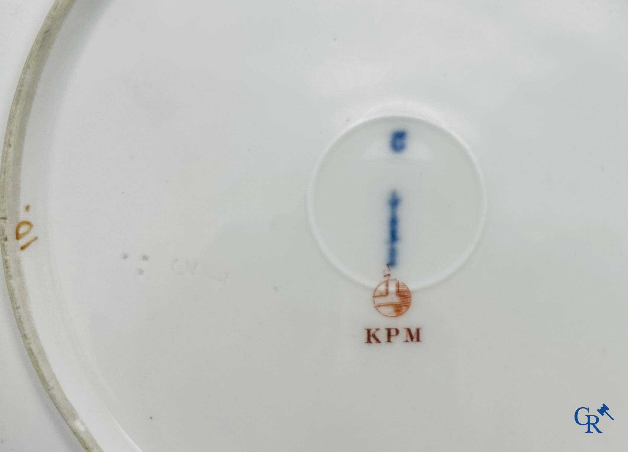 KPM: Königliche Porzellan-Manufaktur Berlin. Pair of plates in finely painted porcelain.