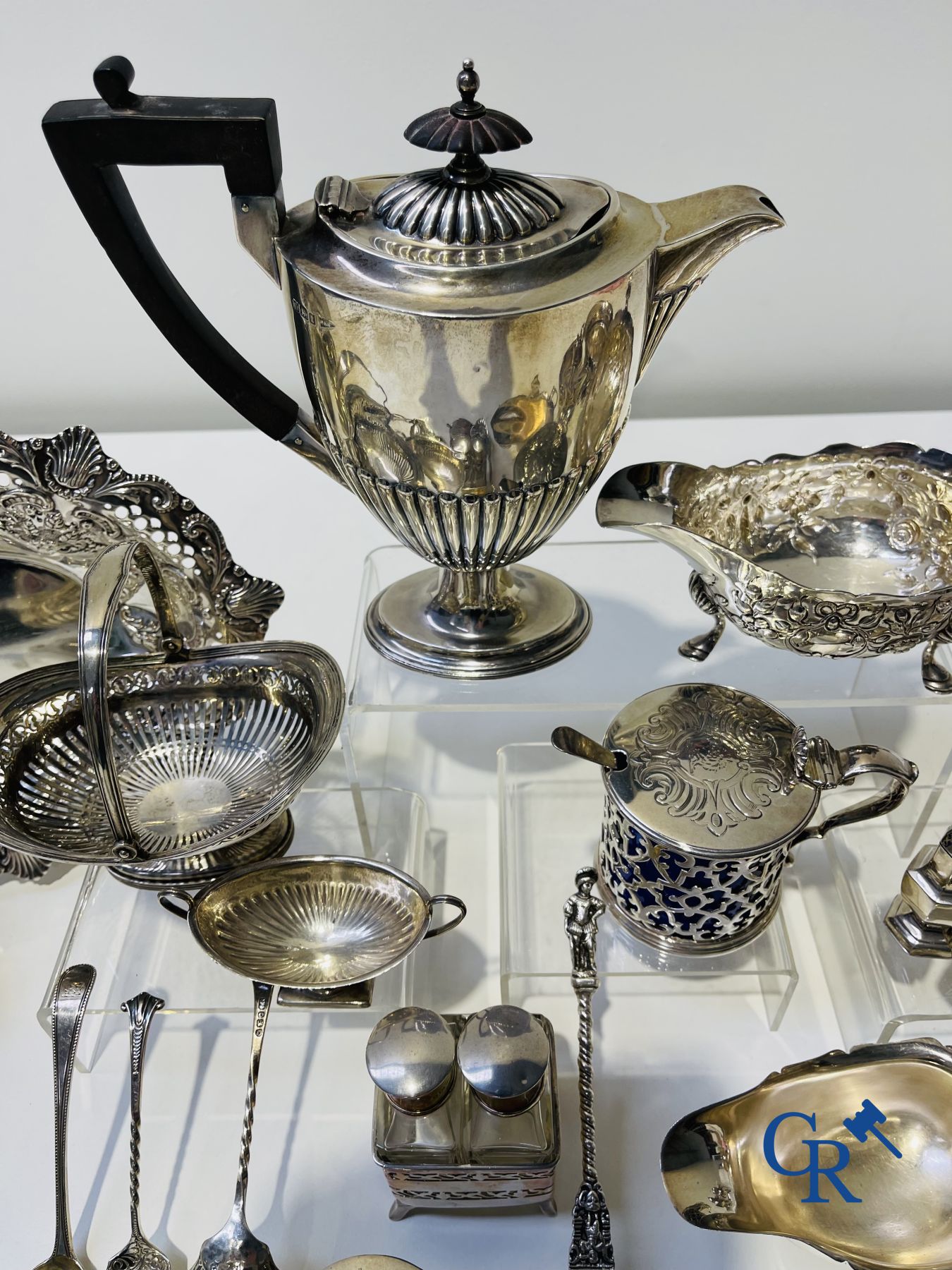 Silver: Important lot with various pieces of English silver. (various hallmarks) 19th-20th century.