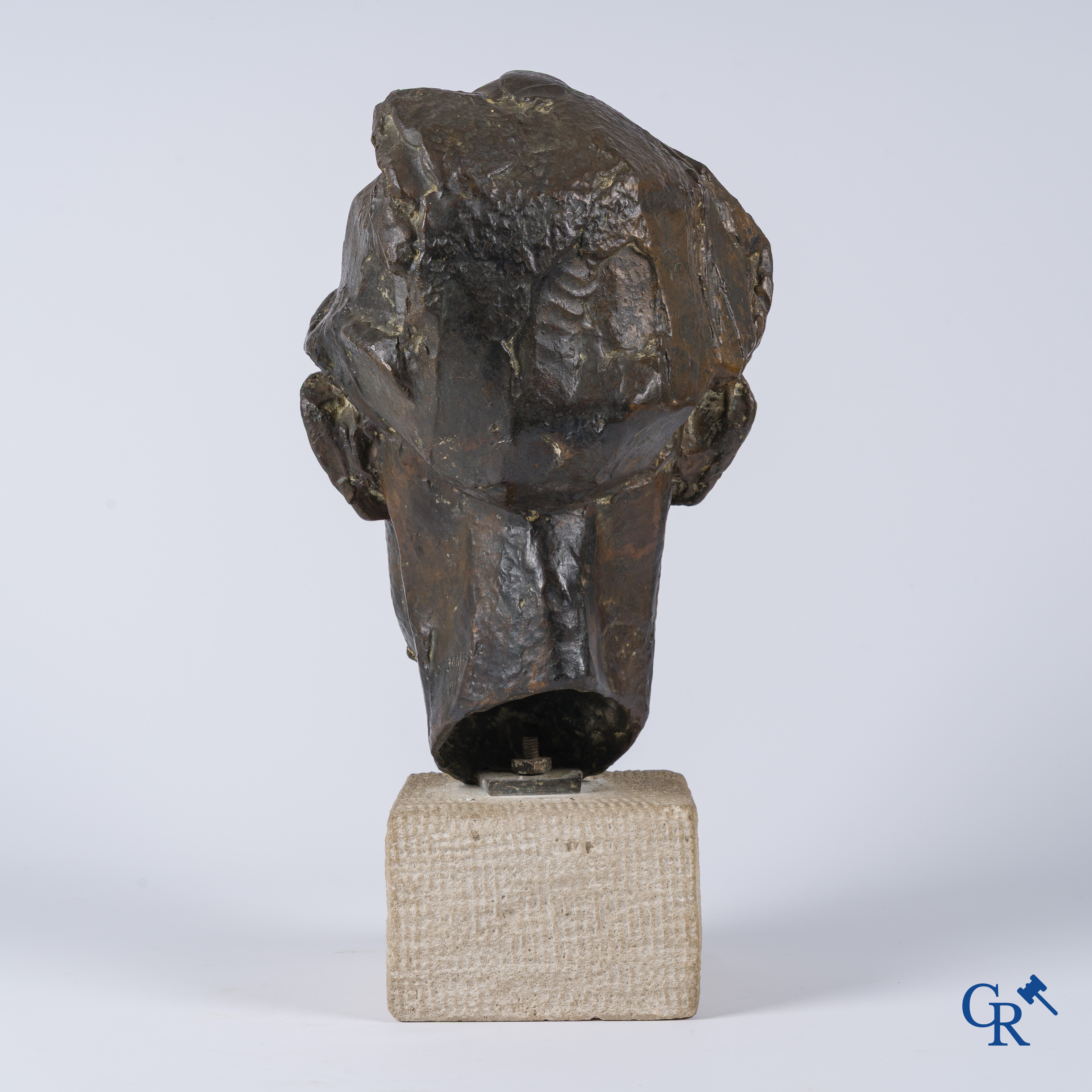 Oscar Jespers (1887-1970)(*) Portret van de schilder Walter Stevens. Brons op kalksteen. 1916.