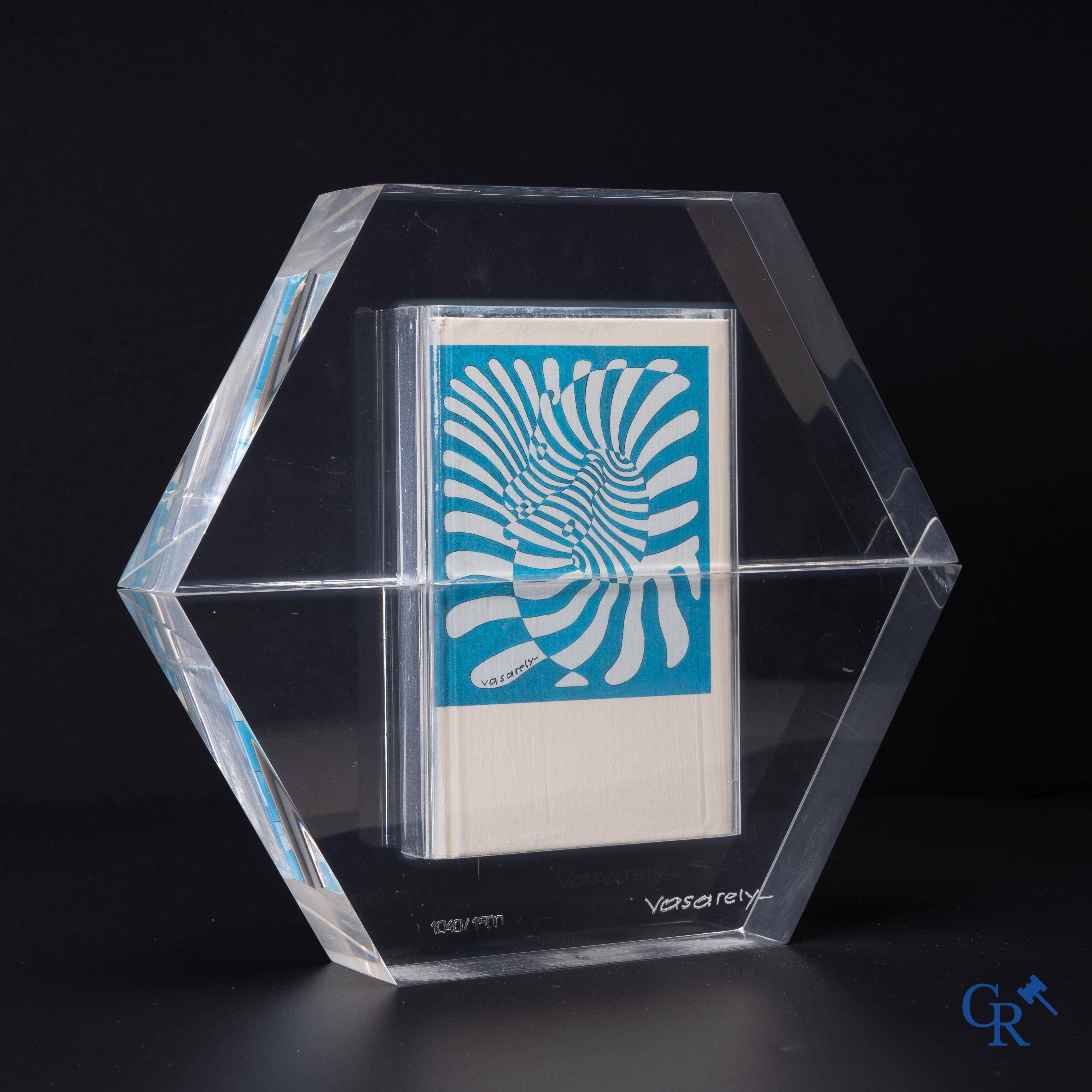 Victor Vasarely (1906-1997) Hexagone 1988, 4 books in a plexiglass, with certificate of authenticity. 1040/1500.