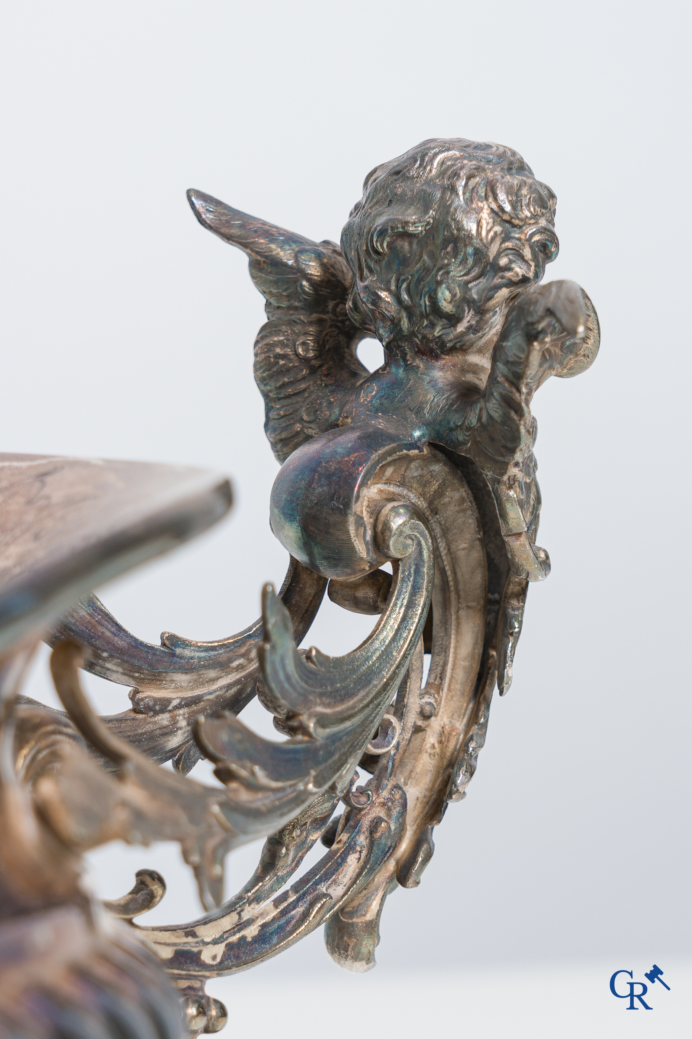 WMF, Milieu de table in silver-plated metal, richly decorated with ram heads and winged angels. LVXI style.