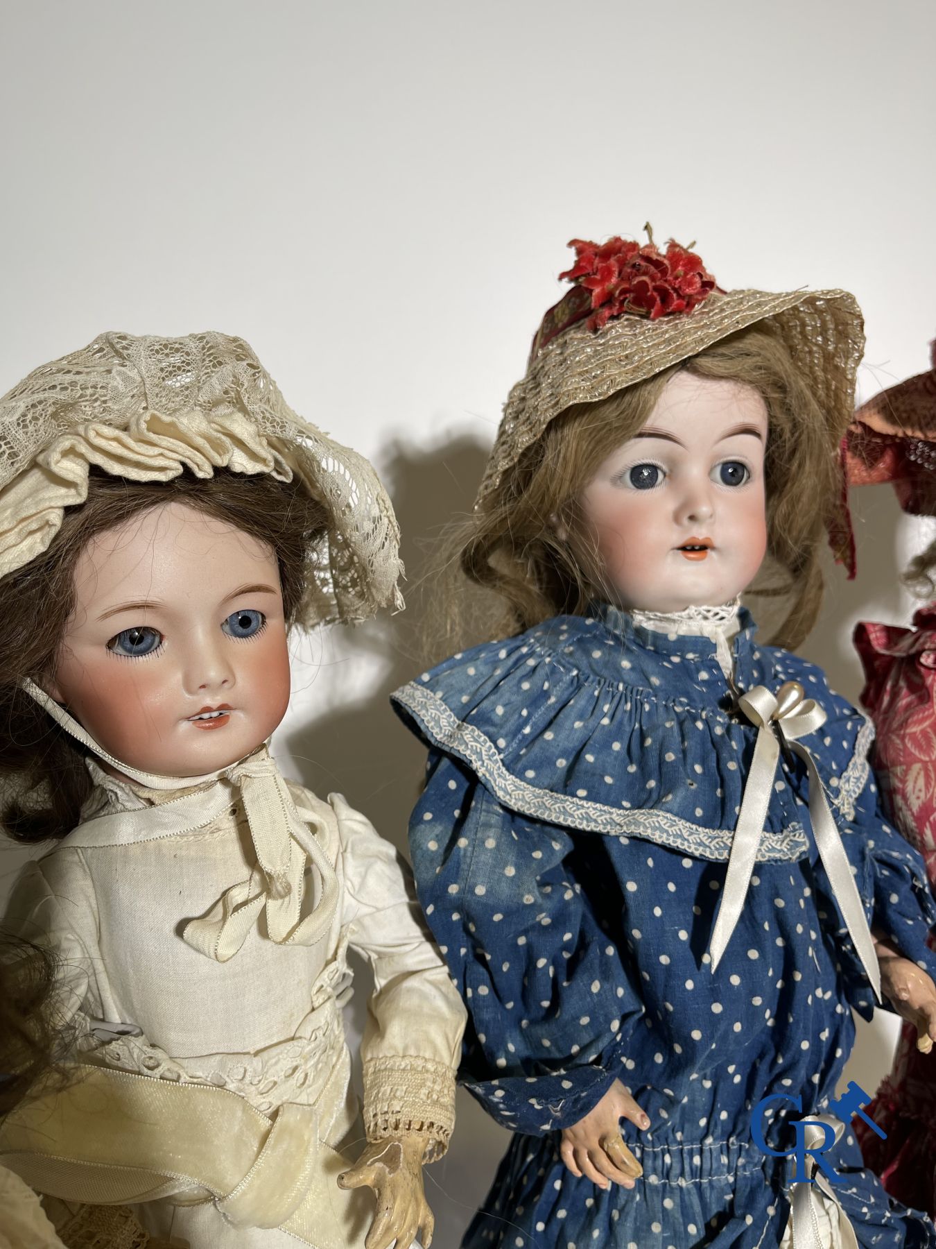 Toys: antique dolls: 4 antique dolls with porcelain head.