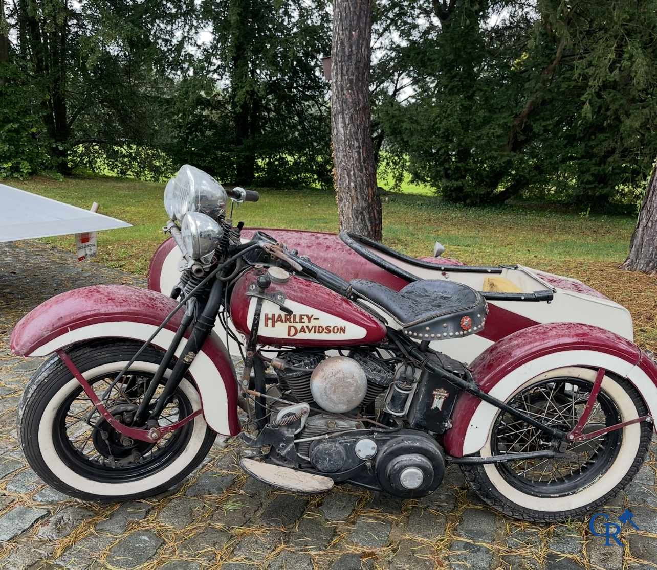 Harley Davidson, type WLA 750cc, circa 1940. Met zijspan uit latere periode. (schuurvondst)