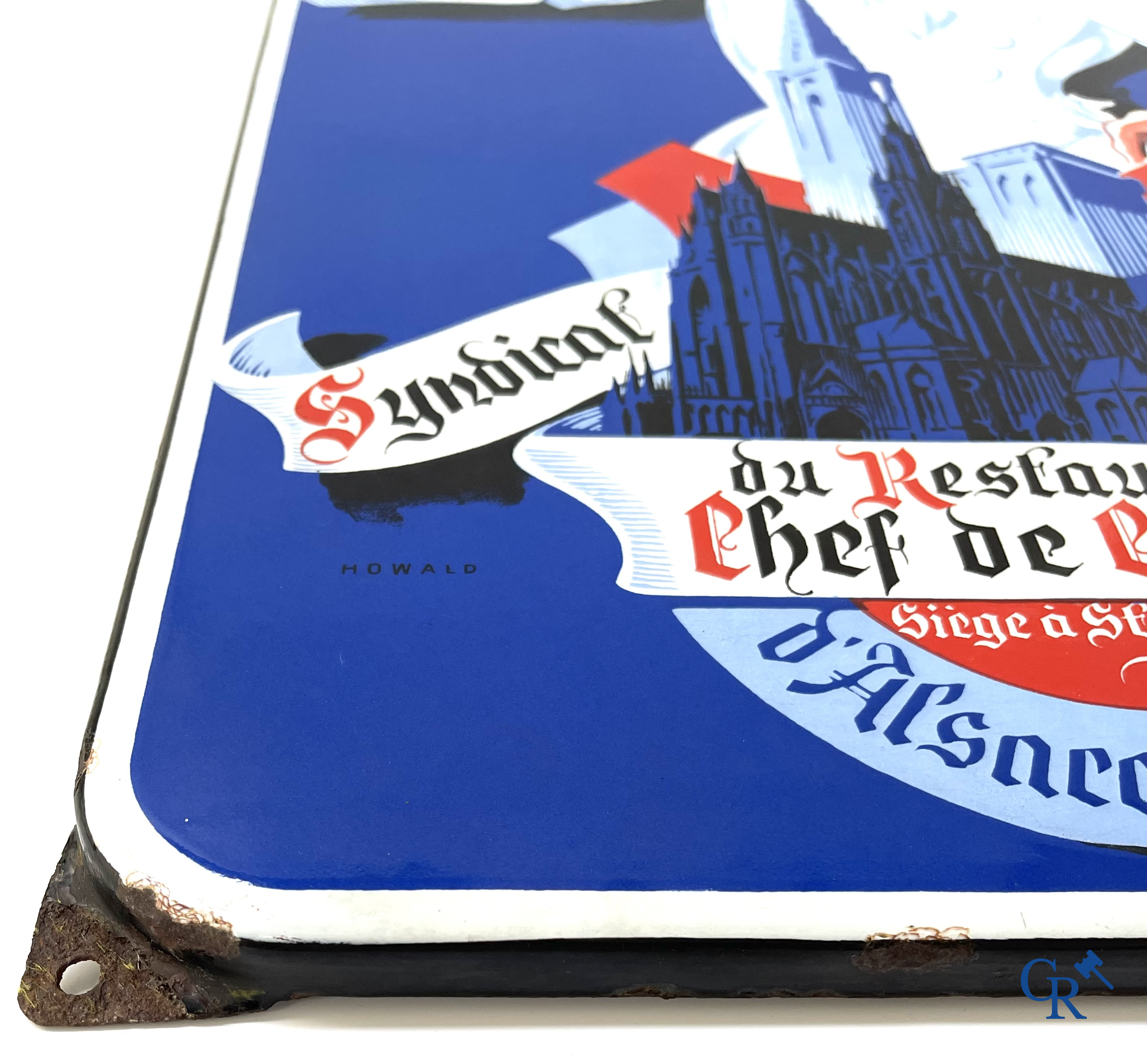 Chef de Cuisine, emaille bord voor de Syndical Professionnel du Restaurateur d'Alsace Lorraine. Gesigneerd Howald.