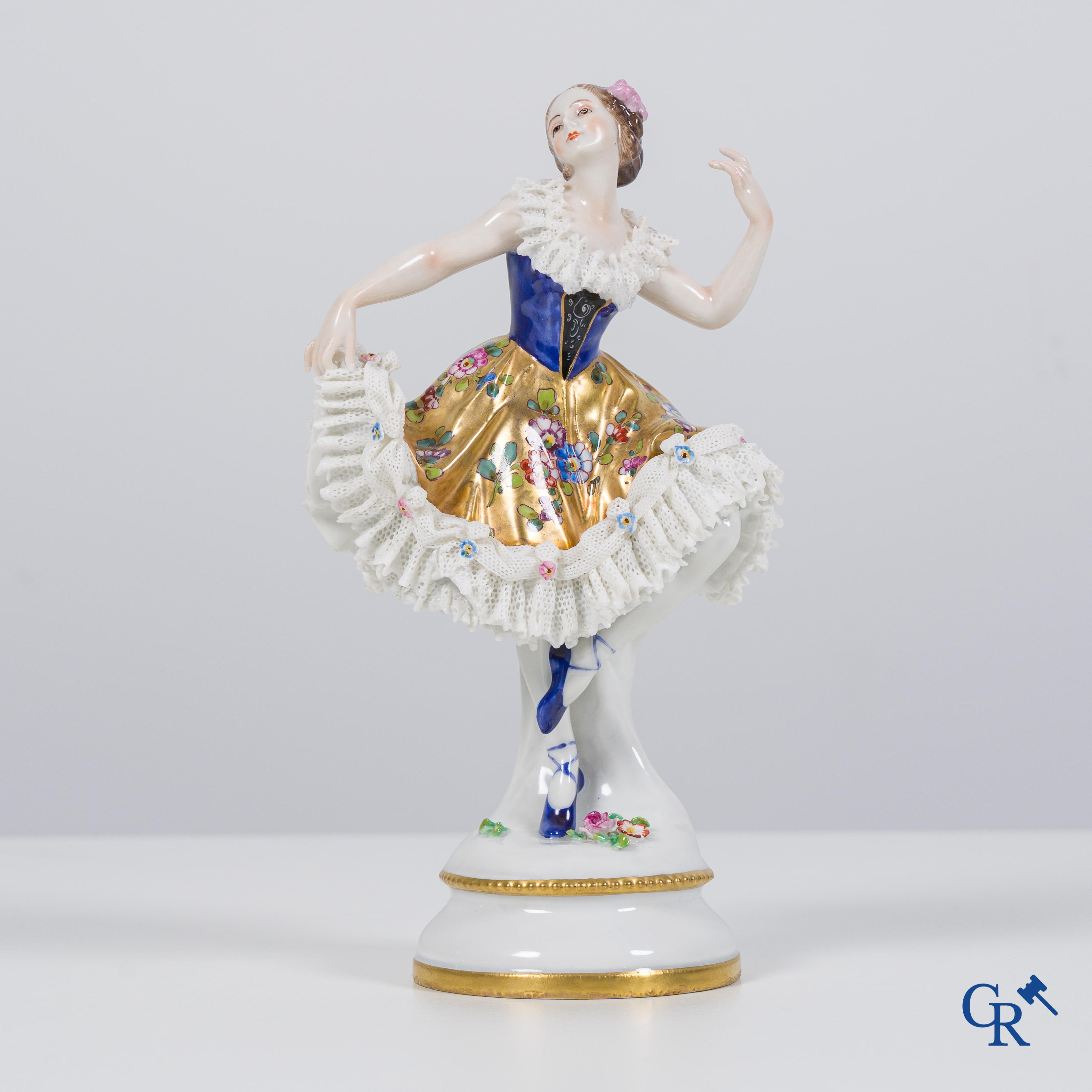 Volkstedt Rudolstadt: Porcelaine européenne, belle ballerine en porcelaine en dentelle de belle qualité. Marqué.