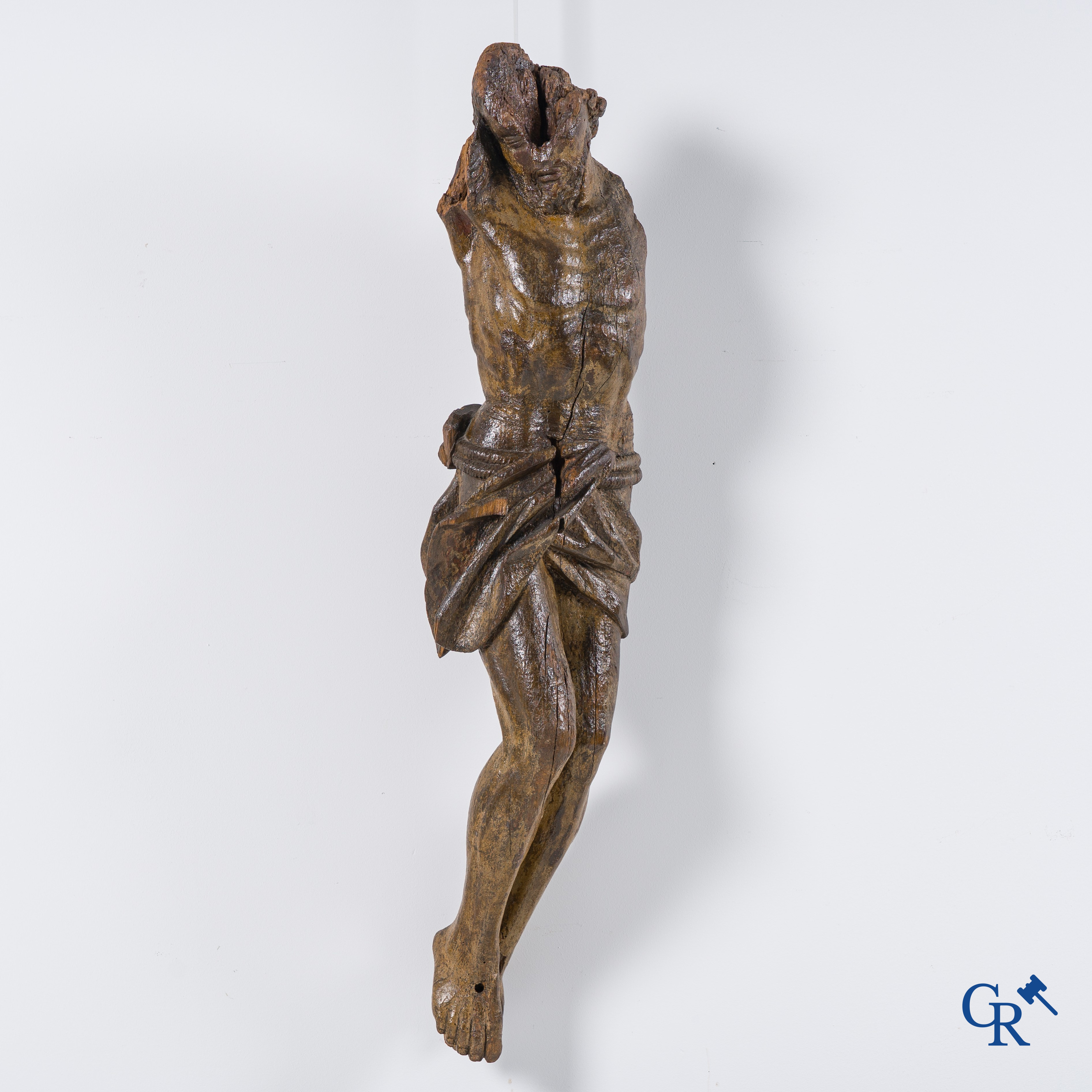 Objets religieux: Un grand corpus décoratif en bois sculpté et polychrome. XVIIe siècle.