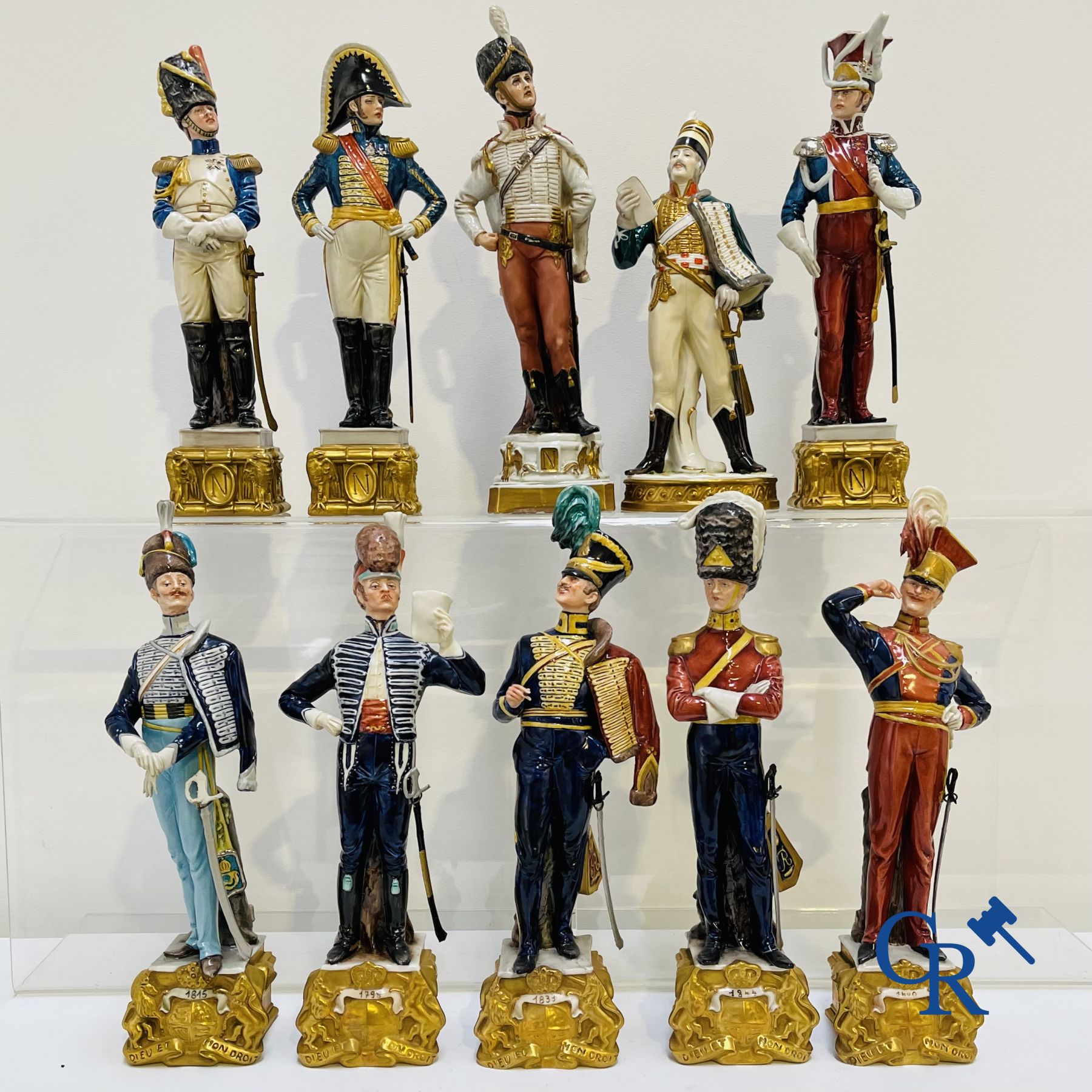 Porcelaine européenne: Lot de 10 personnages d'époque Napoléonienne en porcelaine.