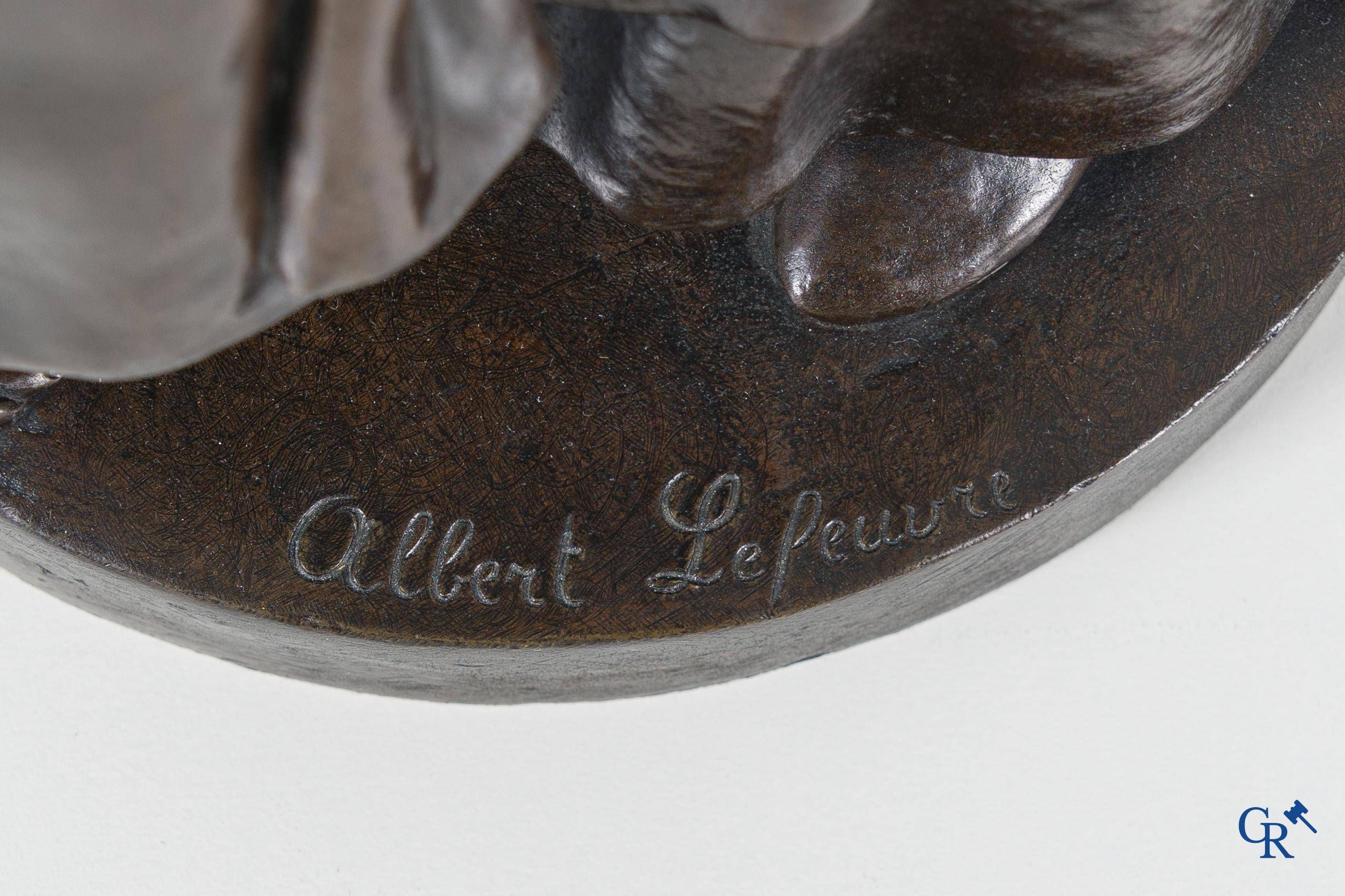 Albert Le Feuvre (1845-1924) "Le Pain" Bronzen beeld met donkere patine.