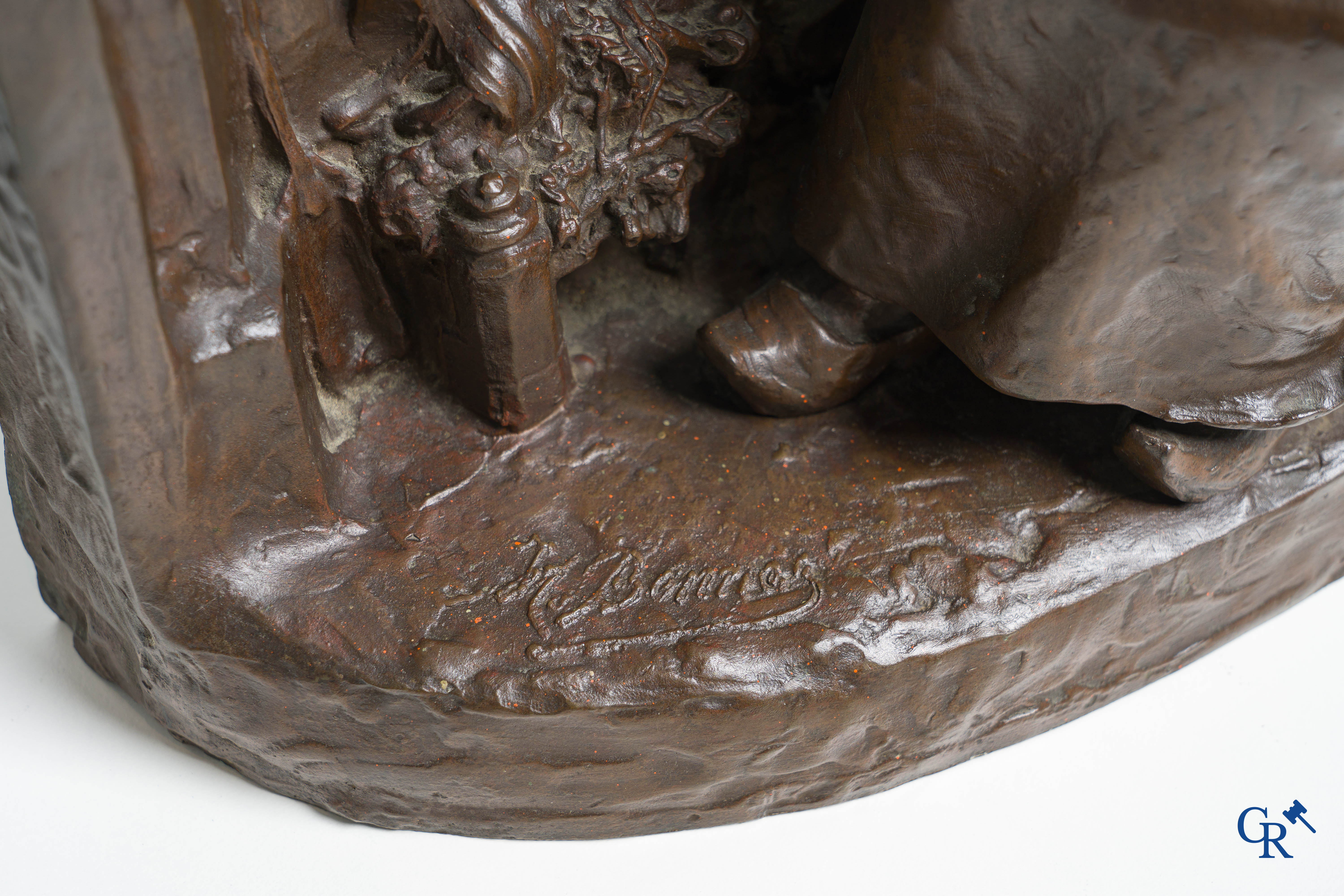 Barrias Louis Ernest (Parijs 1841-1905) Bronzen bas-reliëf, moeder met kind aan de haard.