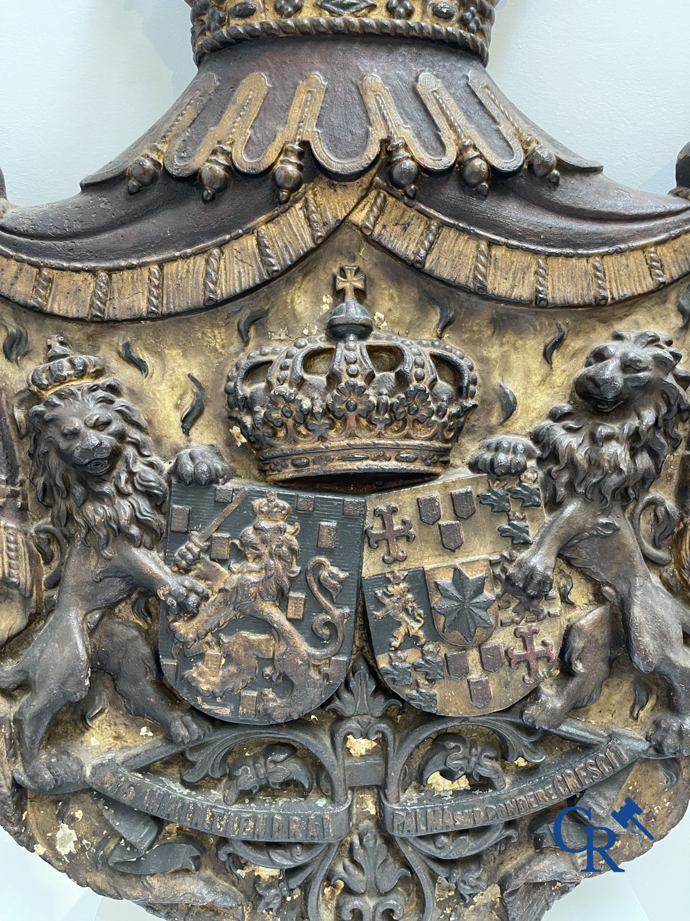 Exceptionally Royal Coat of Arms in dented and polychrome cast iron. the Netherlands, 19th century.