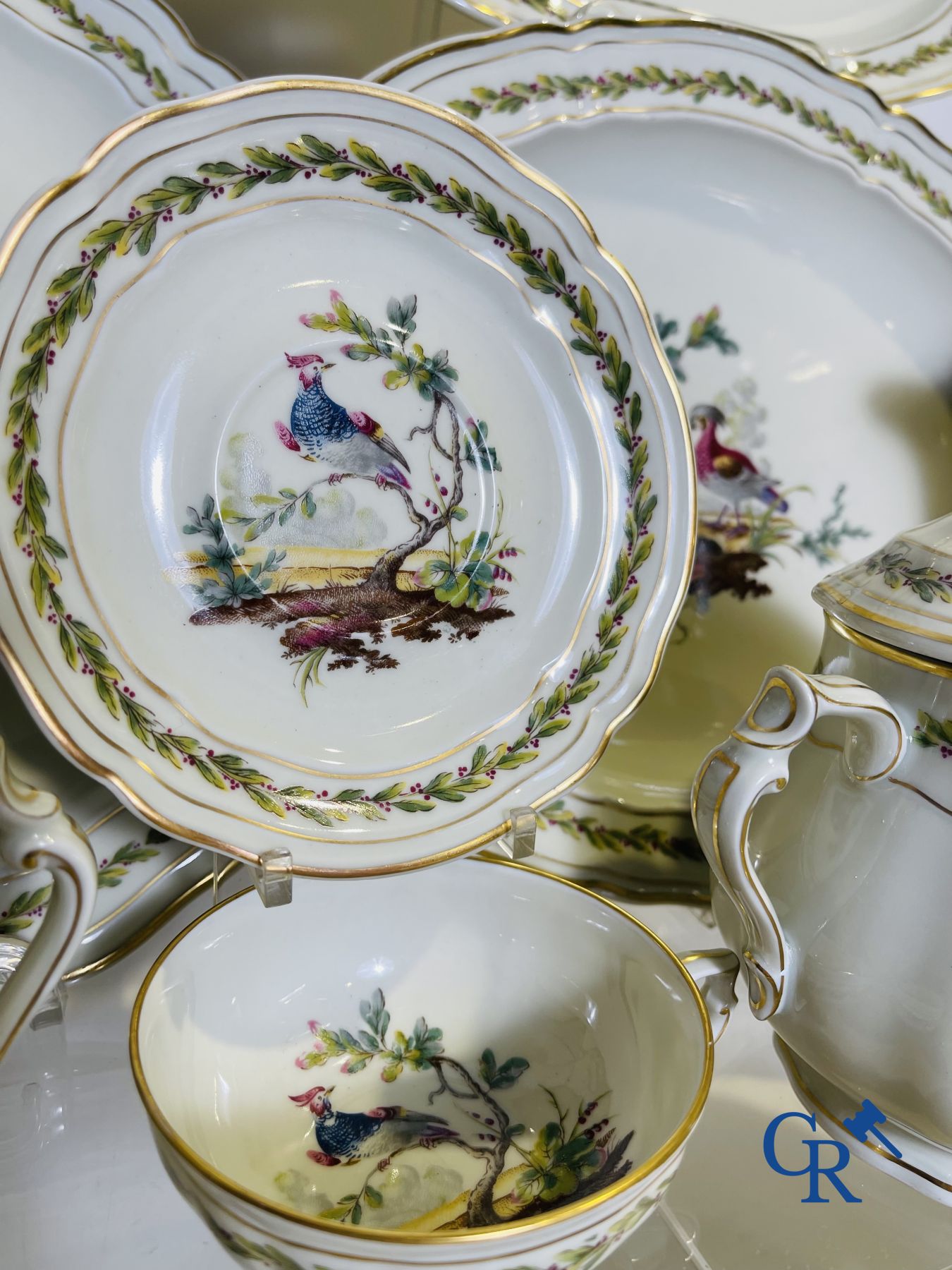 Limoges. L. Bernardaud & Cie. Prachtig servies in Limoges porselein. Model Chevreuse.