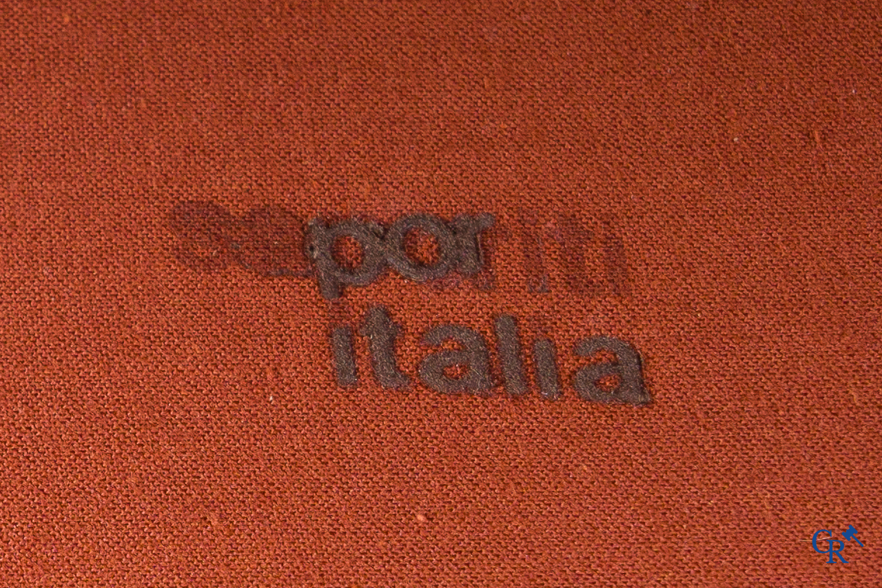 Saporiti Italia, Italiaanse design zetel met zwartgelakt houten onderstel.