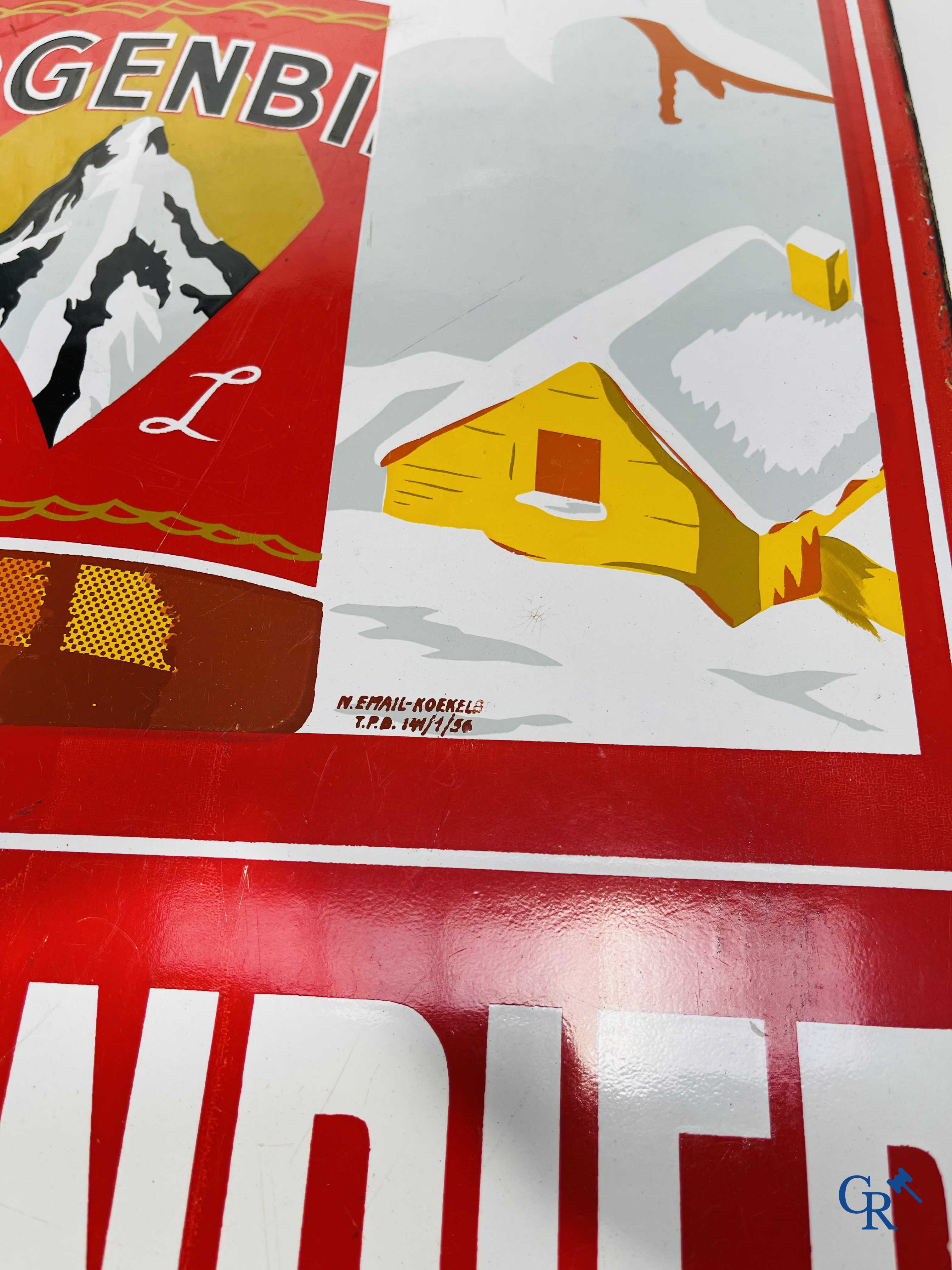 Bergenbier. Emaille reclamebord voor de luxepils "Bergenbier" van brouwerij Zeeberg te Aalst. Emaillerie Koekelberg '56.