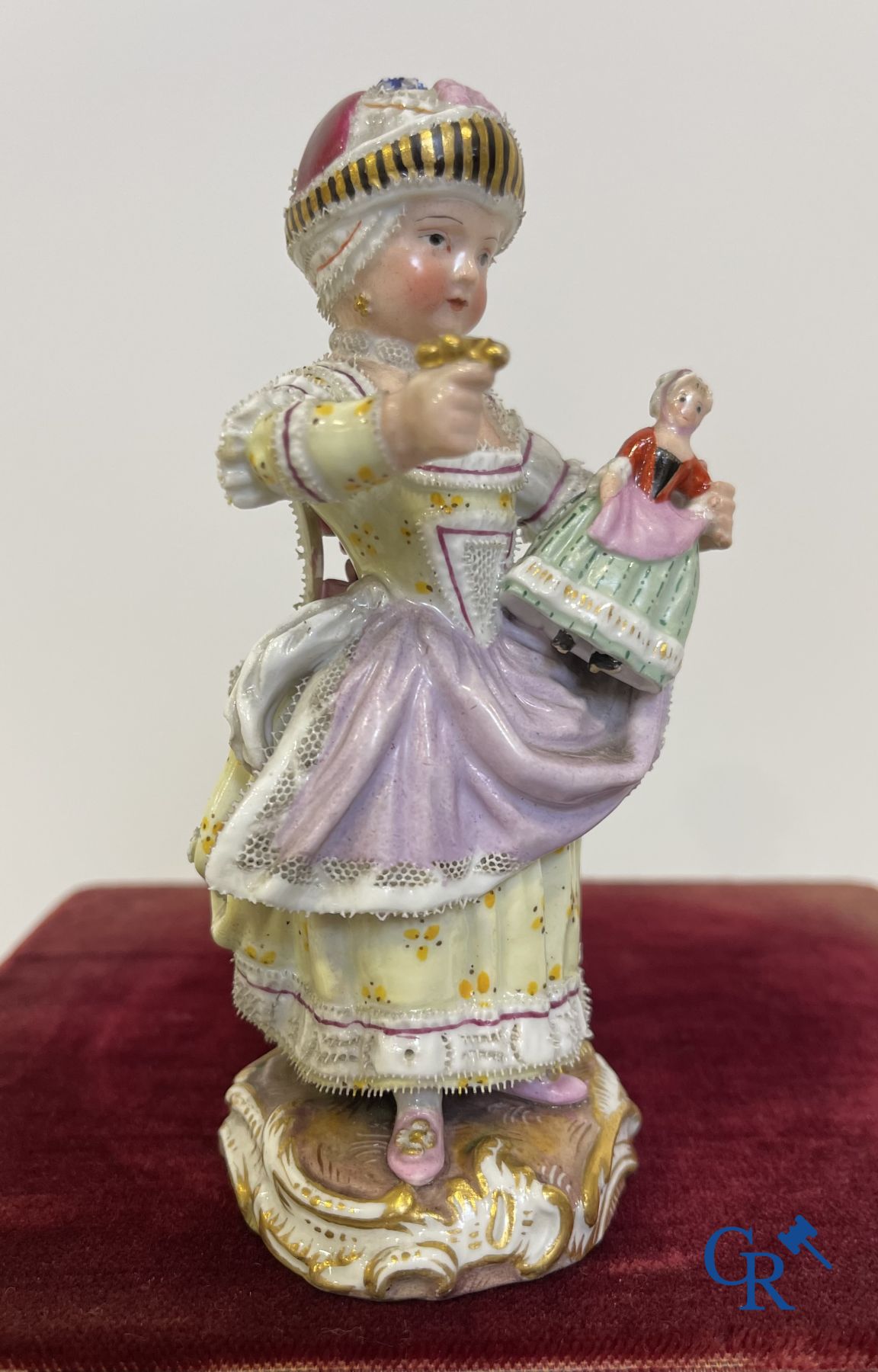 Meissen: 4 statuettes en porcelaine fine alemande.