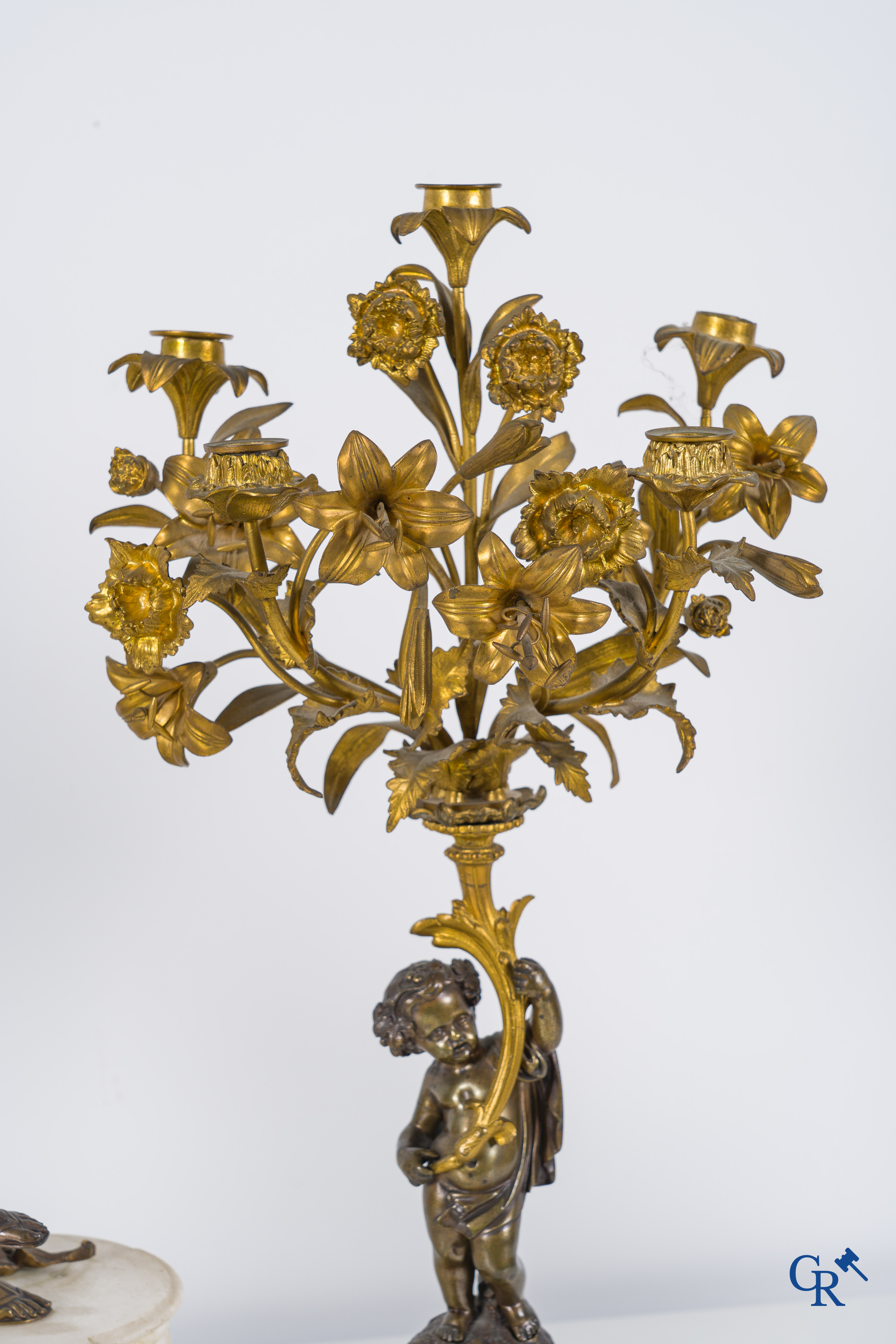 Garniture de cheminée en marbre et bronze signée J. Pradier, Susse fondeur et Demeur Horloger du Roi.