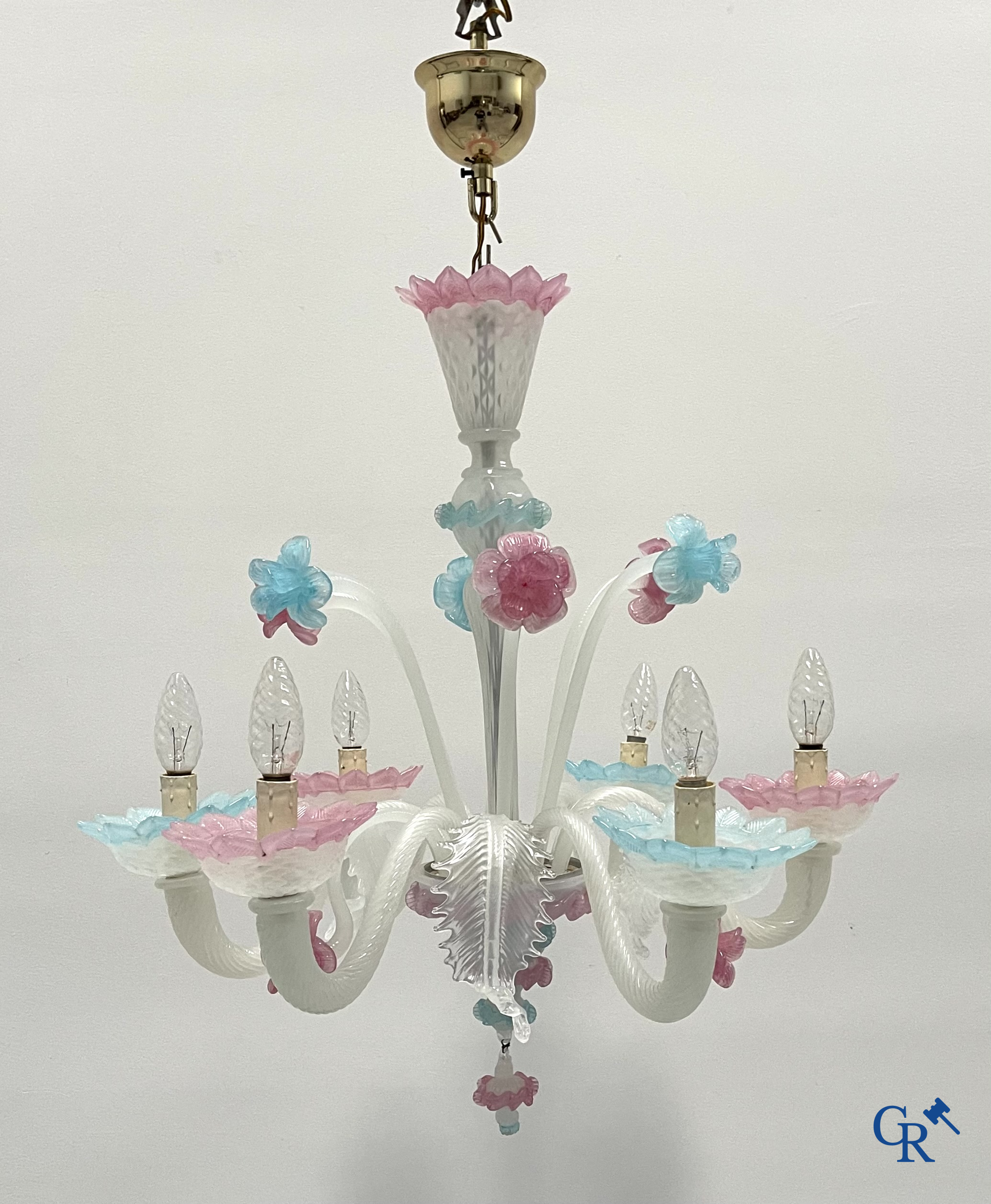 2 grands lustres vénitiens.