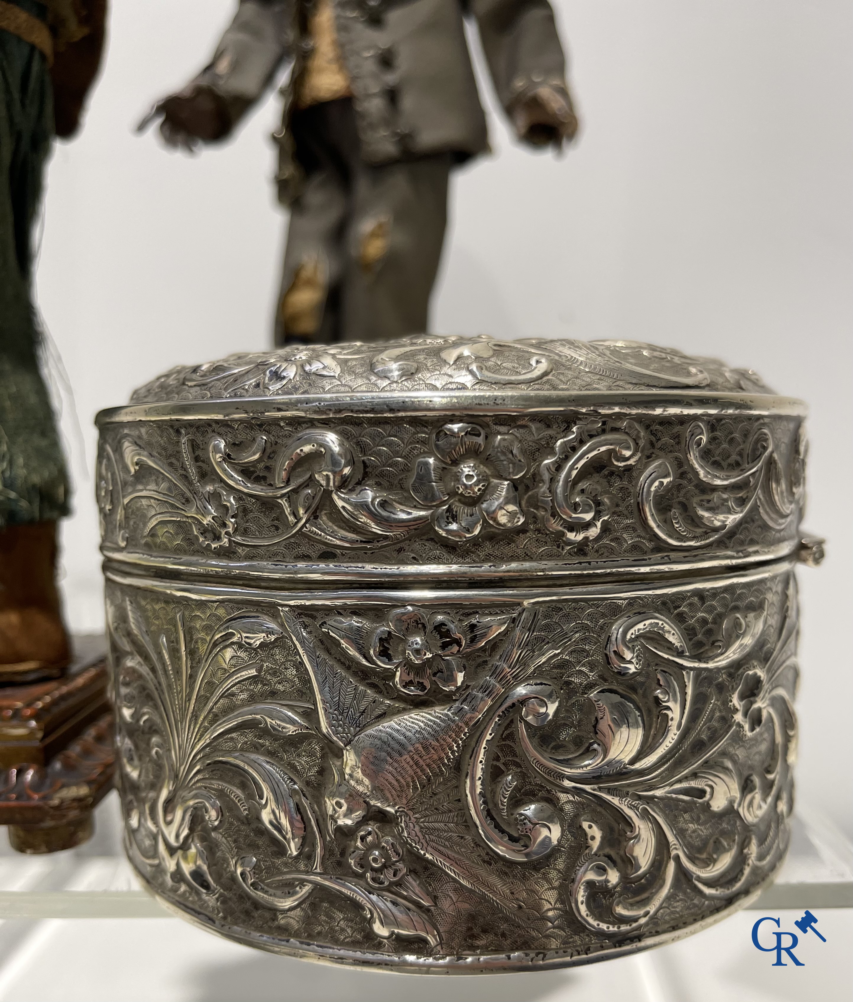 Beautiful lot of display case objects in silver and silver-plated metal, 2 Neapolitan santons attached. (late XVIII century)