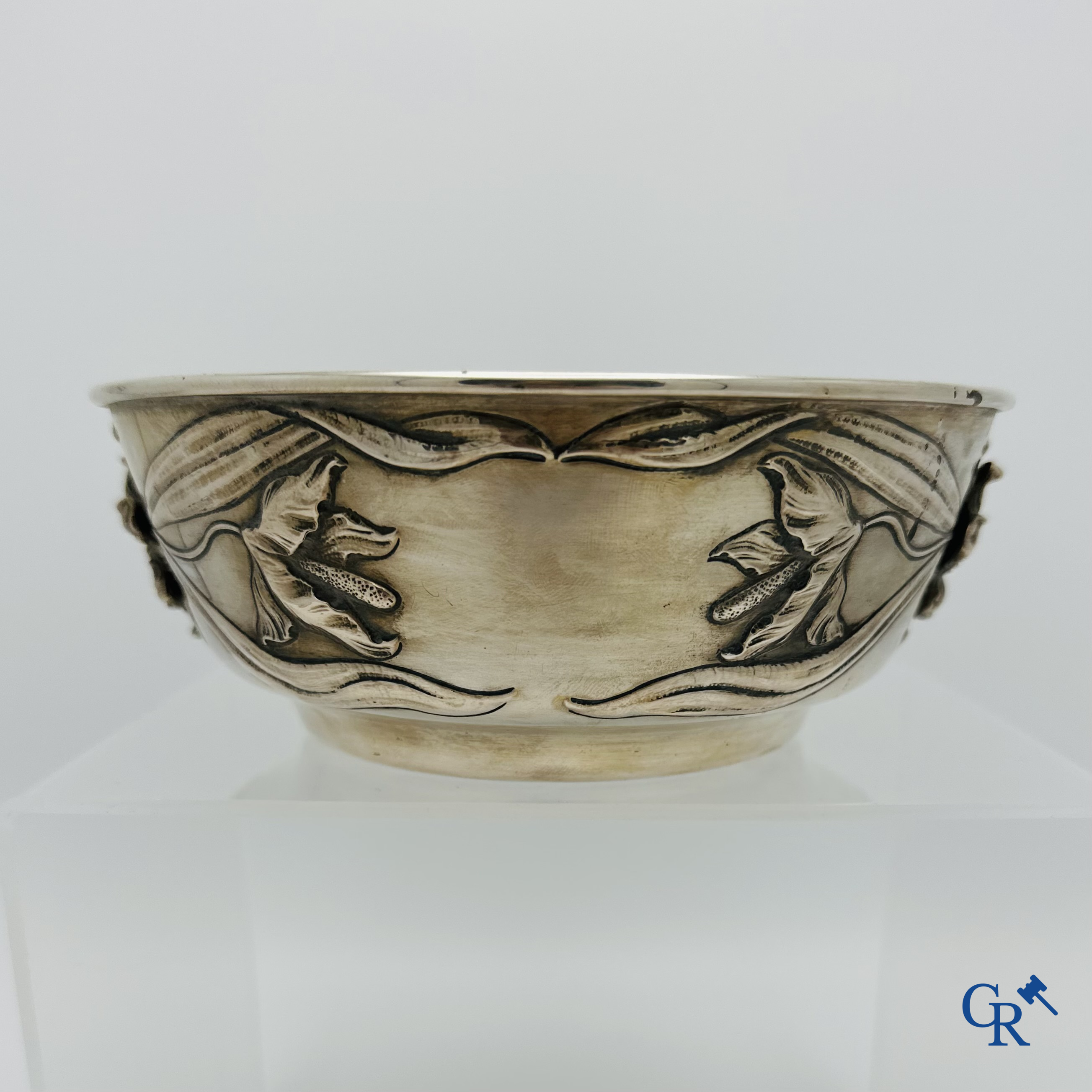 Art Nouveau: Silver dish with floral decor. Hallmarks: Jäger - RK - Minerva