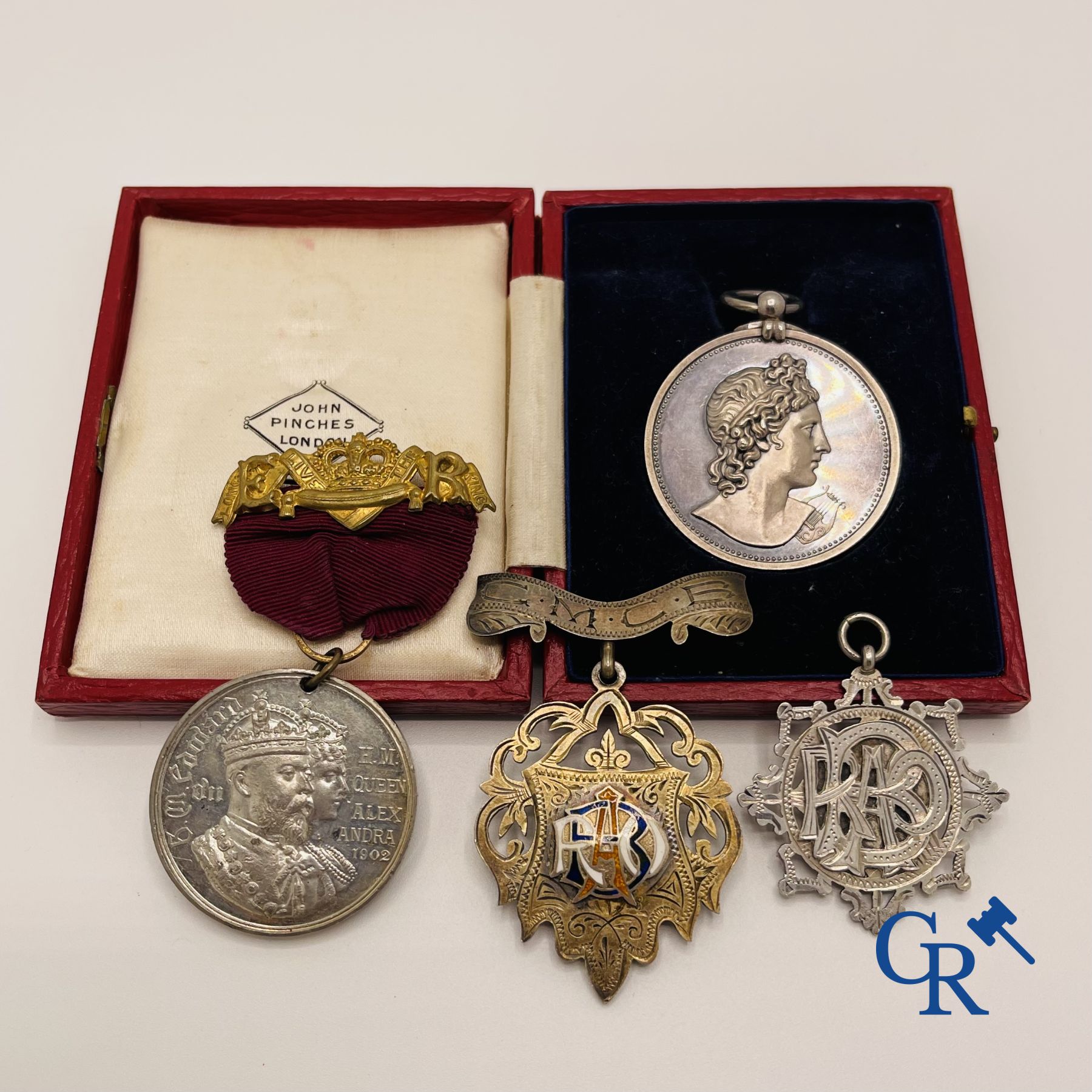 Medals / Medals of Honor - Decorations: Lot of 4 English medals including 2 in Sterling Silver (925°/00).