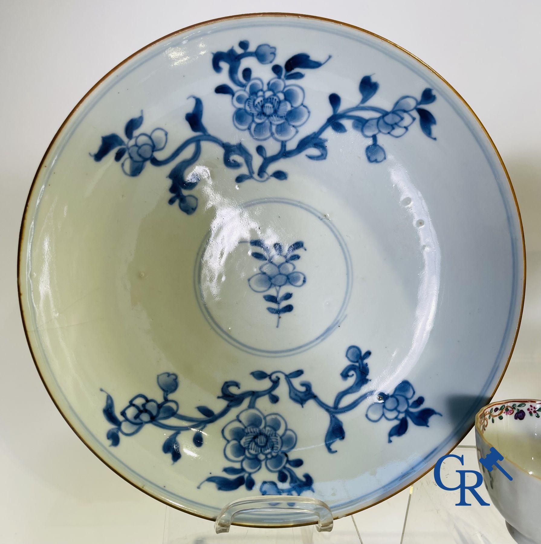 Porcelaine chinoise: 16 pièces de porcelaine chinoise XVIIIème et XIXème.