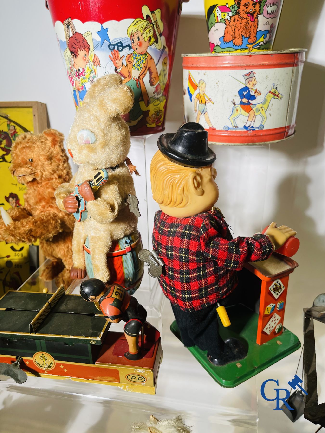 Toys: Large lot mechanical and tin toys.