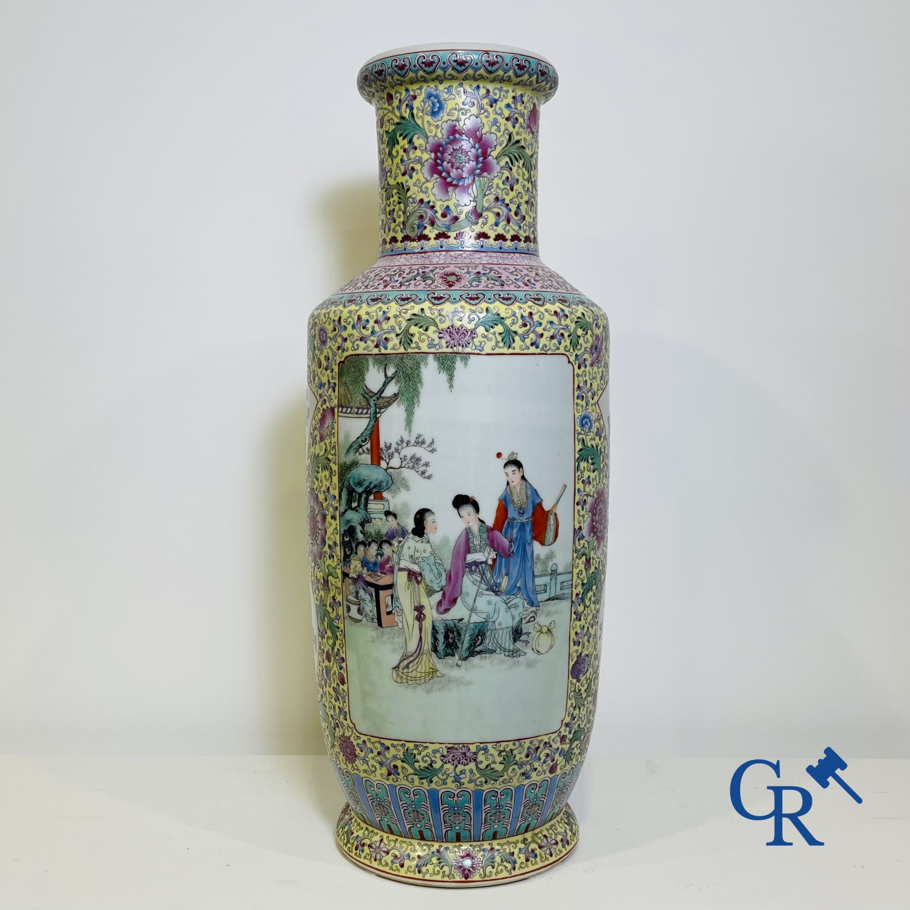 Porcelaine Chinoise: Grand vase Chinois à double décor. 20 ème.