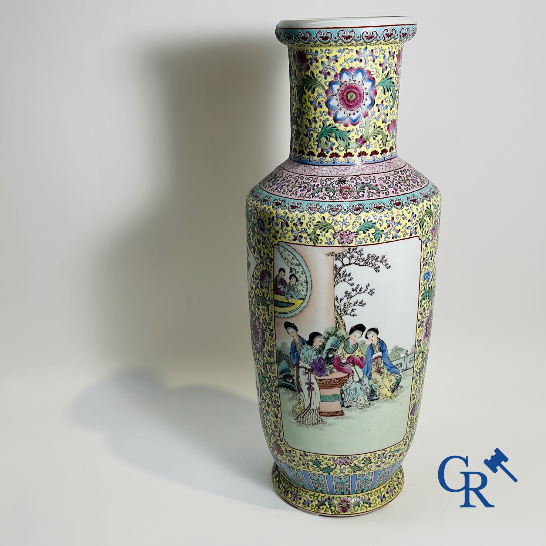 Porcelaine Chinoise: Grand vase Chinois à double décor. 20 ème.