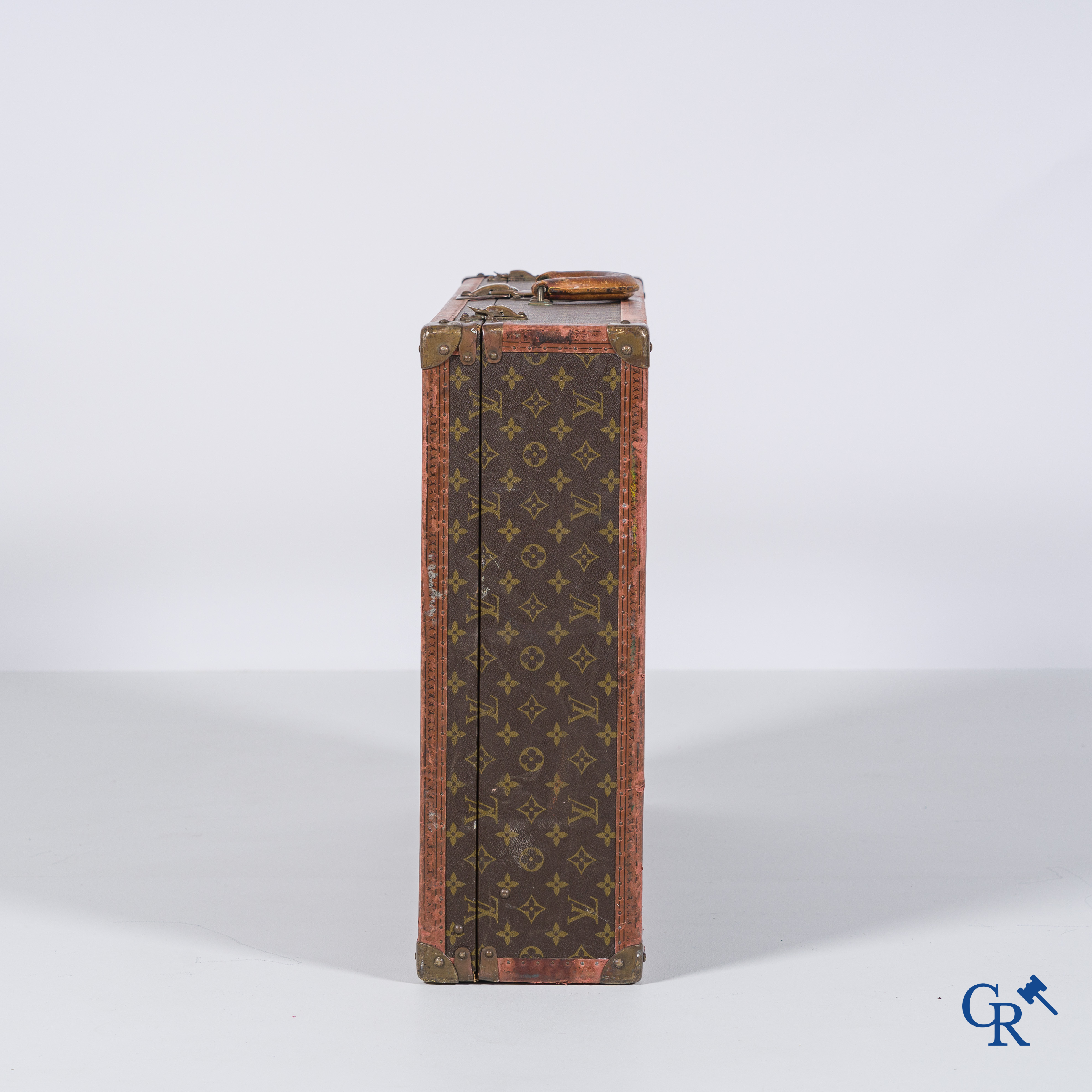 Louis Vuitton, 2 suitcases of which 1 with a label Av. Marceau 78 bis Paris and numbered 982010.