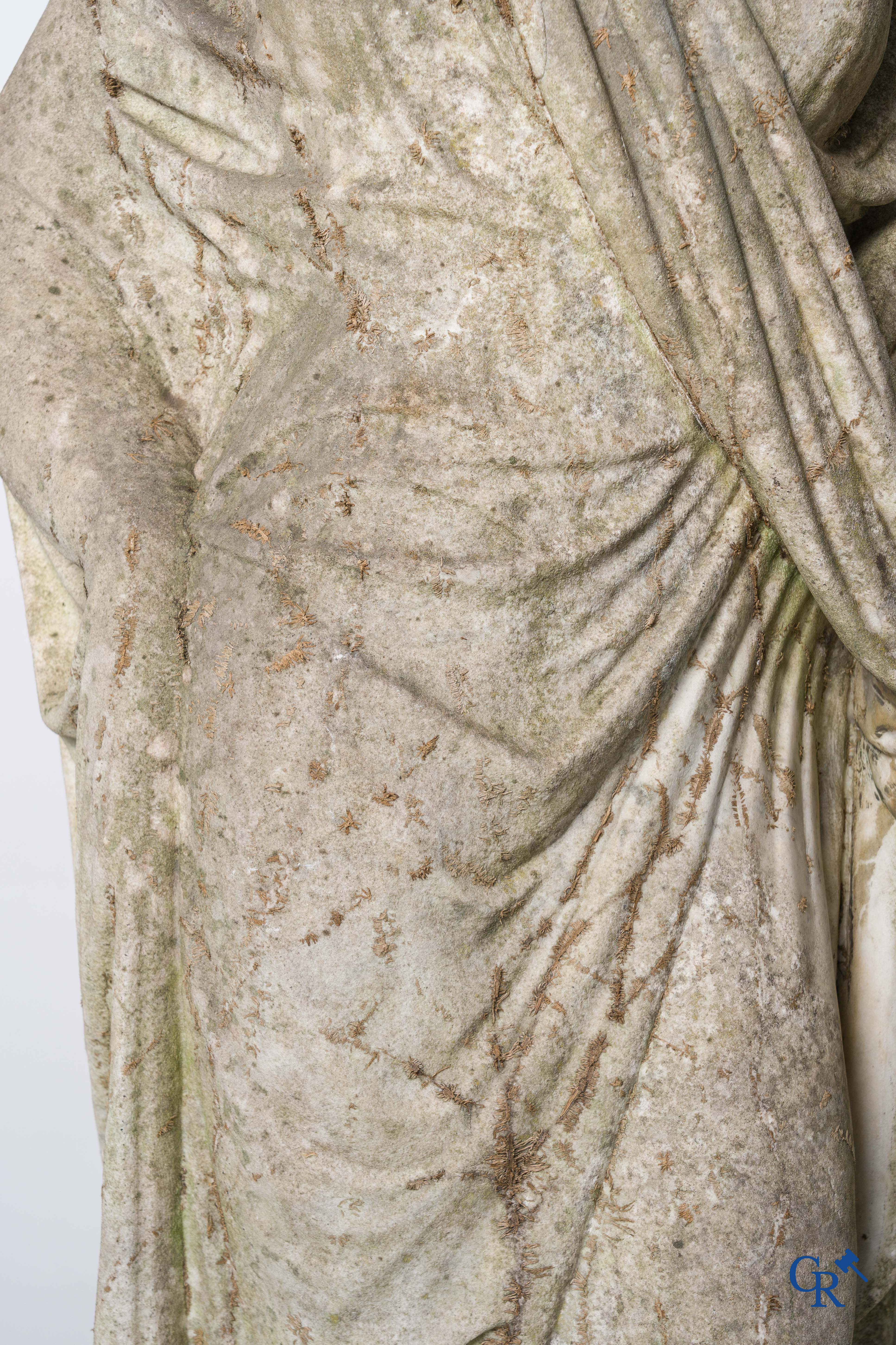 2 Imposante sculpturen in gebeeldhouwd marmer. De Romeinse godin Cerès en de Griekse god Asklepios. Circa 1700-1750.