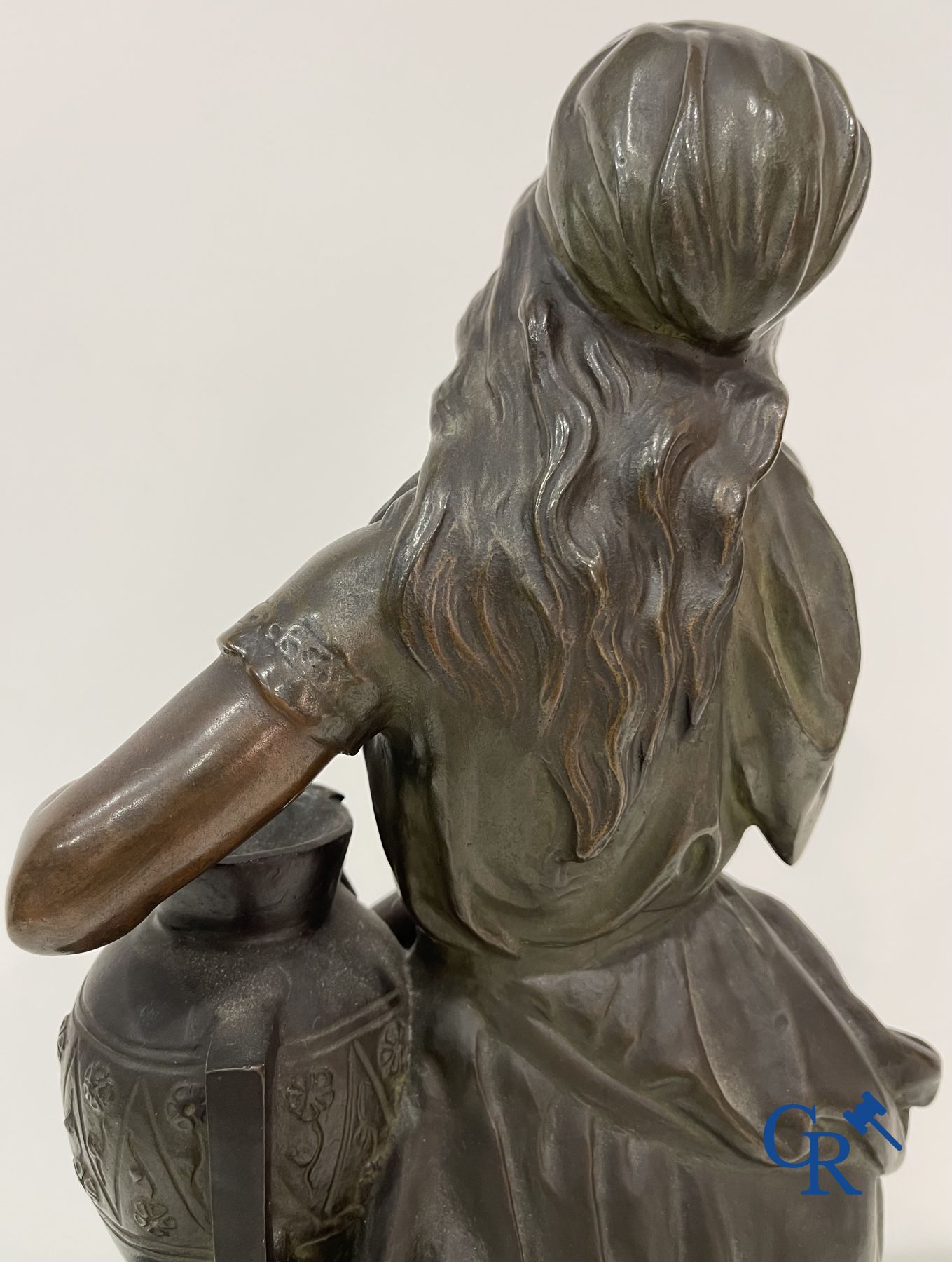 Edmond Lefever: (Ypres 1839-Schaarbeek 1911) statue orientale en bronze "Rebecca".