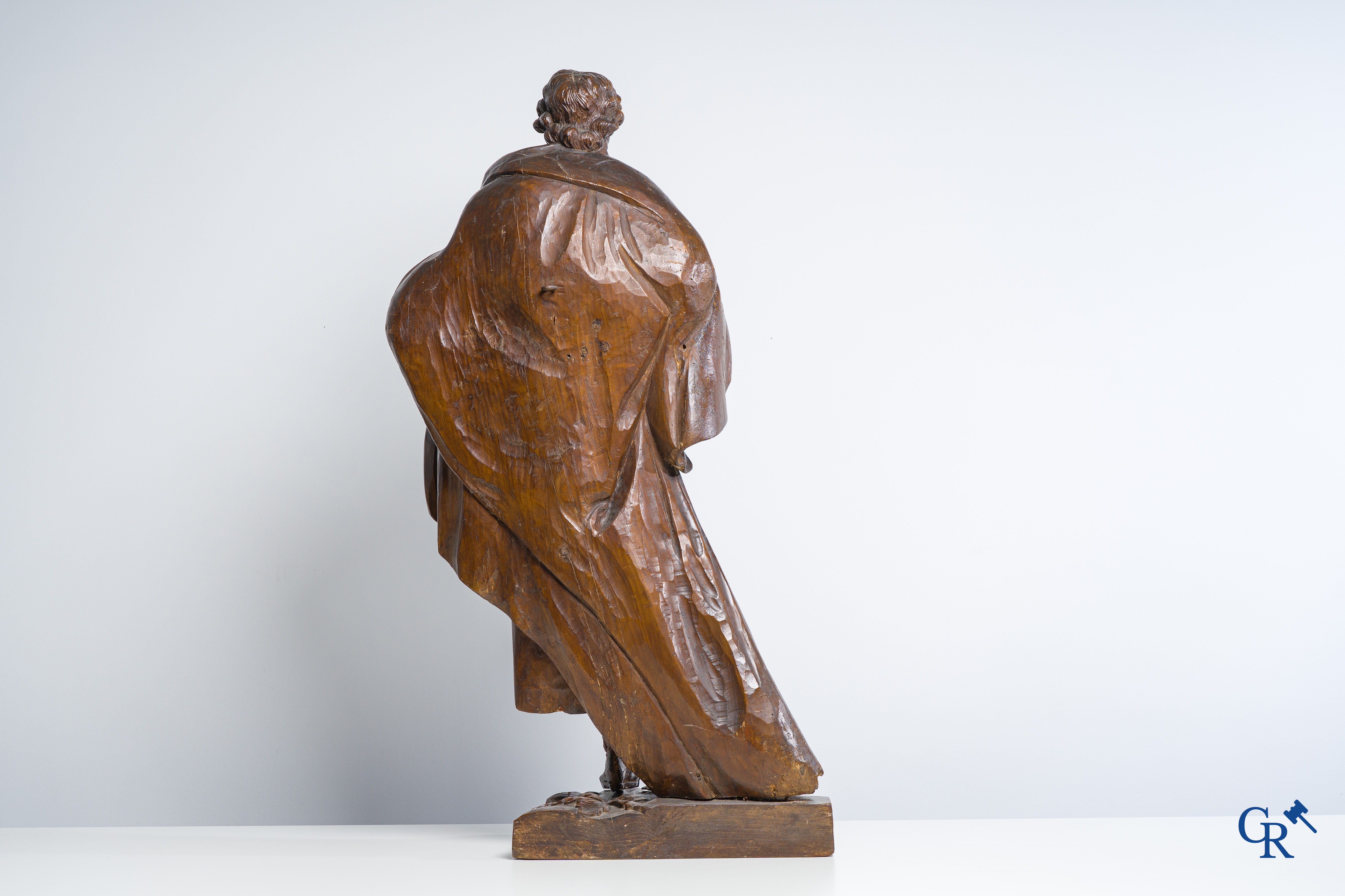 Statue of an apostle in limewood. 17th-18th century.