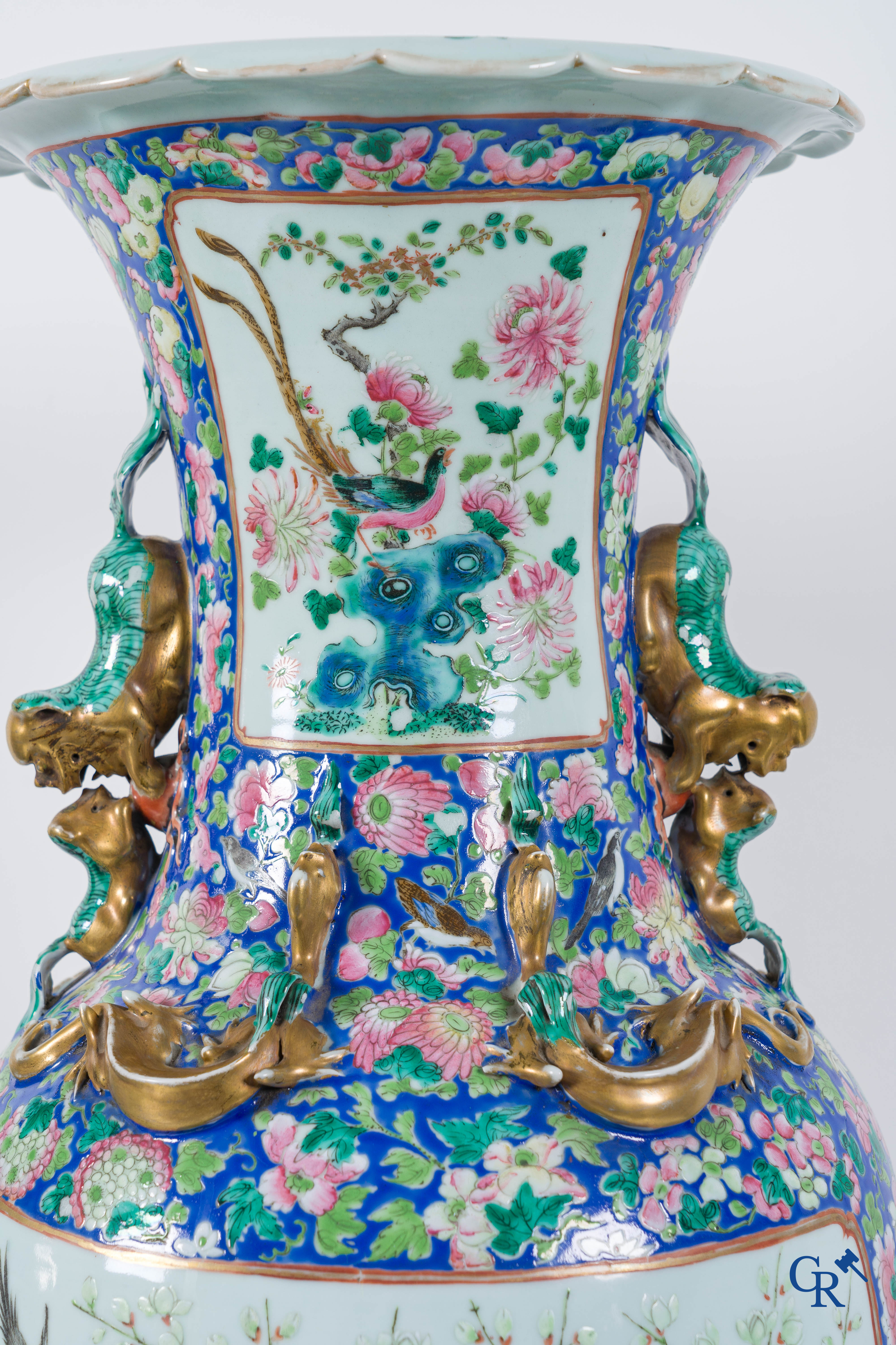 Asian Art: Chinese porcelain. A pair of imposing Chinese vases with famille rose decor. China 19th century.