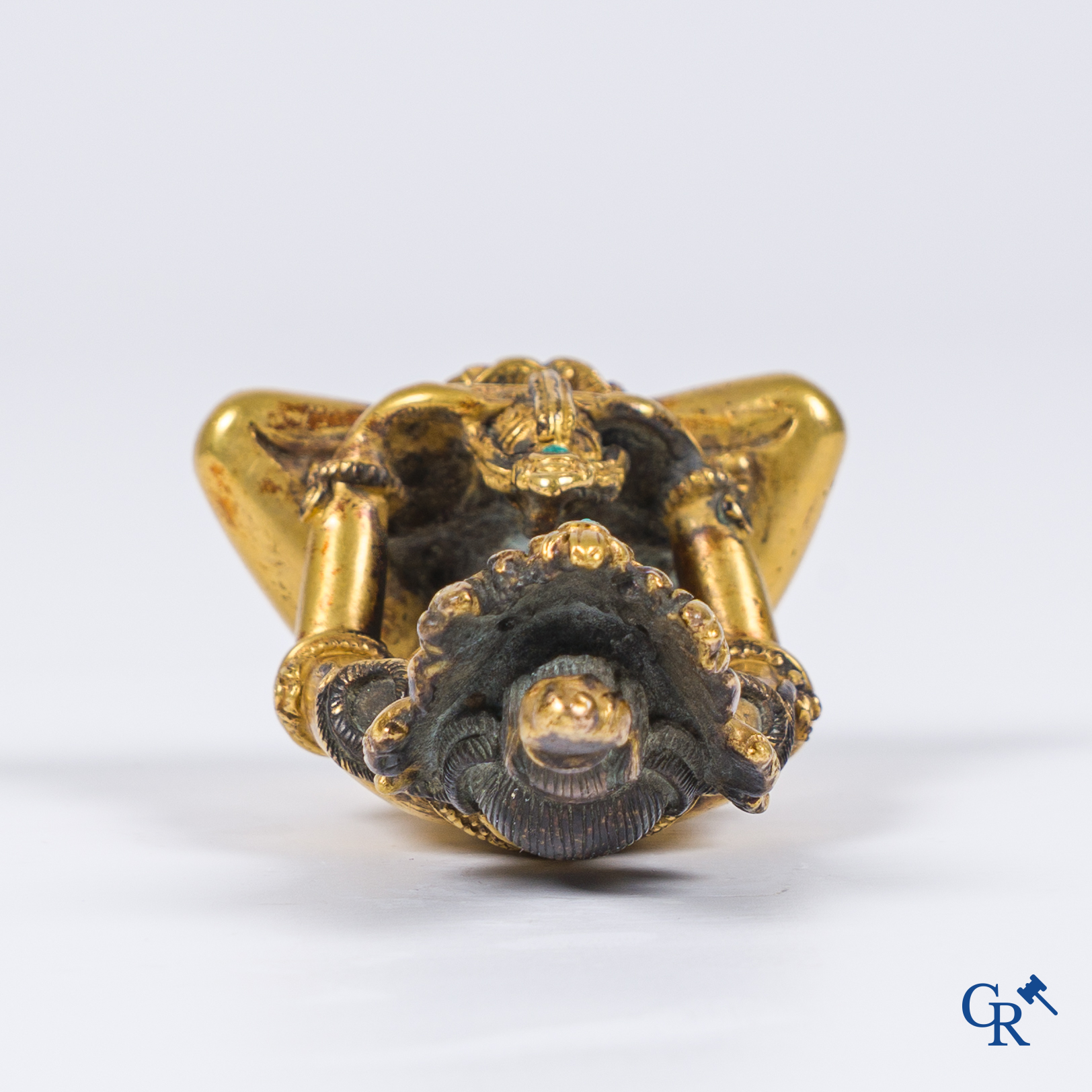 Aziatica, een uitzonderlijke fijn vergulde met turquoise ingelegde bronzen Sino-Tibetaanse voorstelling van Vajrasattva.