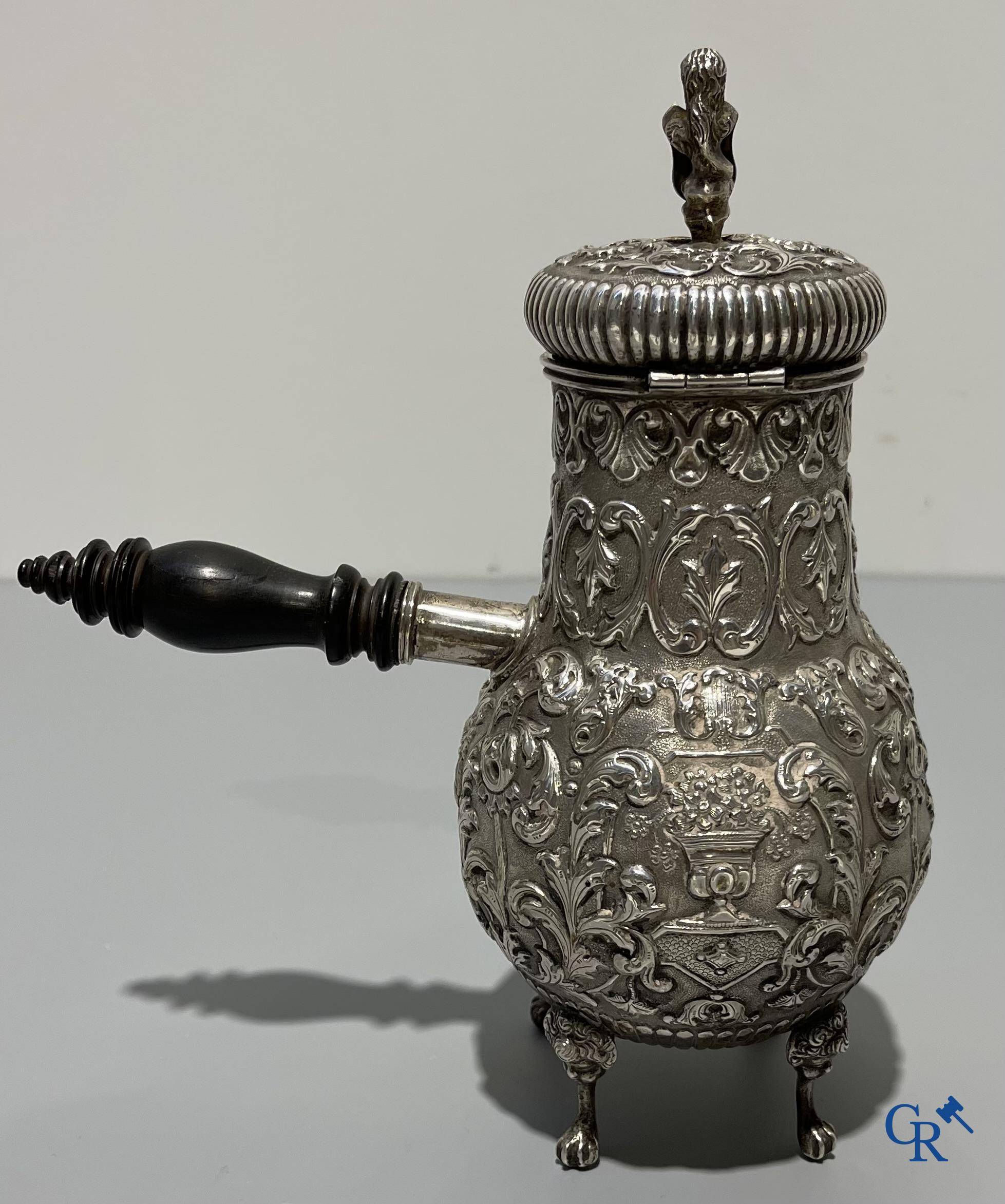 Zilver, Renaissance-stijl schenkkan in zilver en ebbenhout. Holland, 2de gehalte. Keurmerk AB - 34.