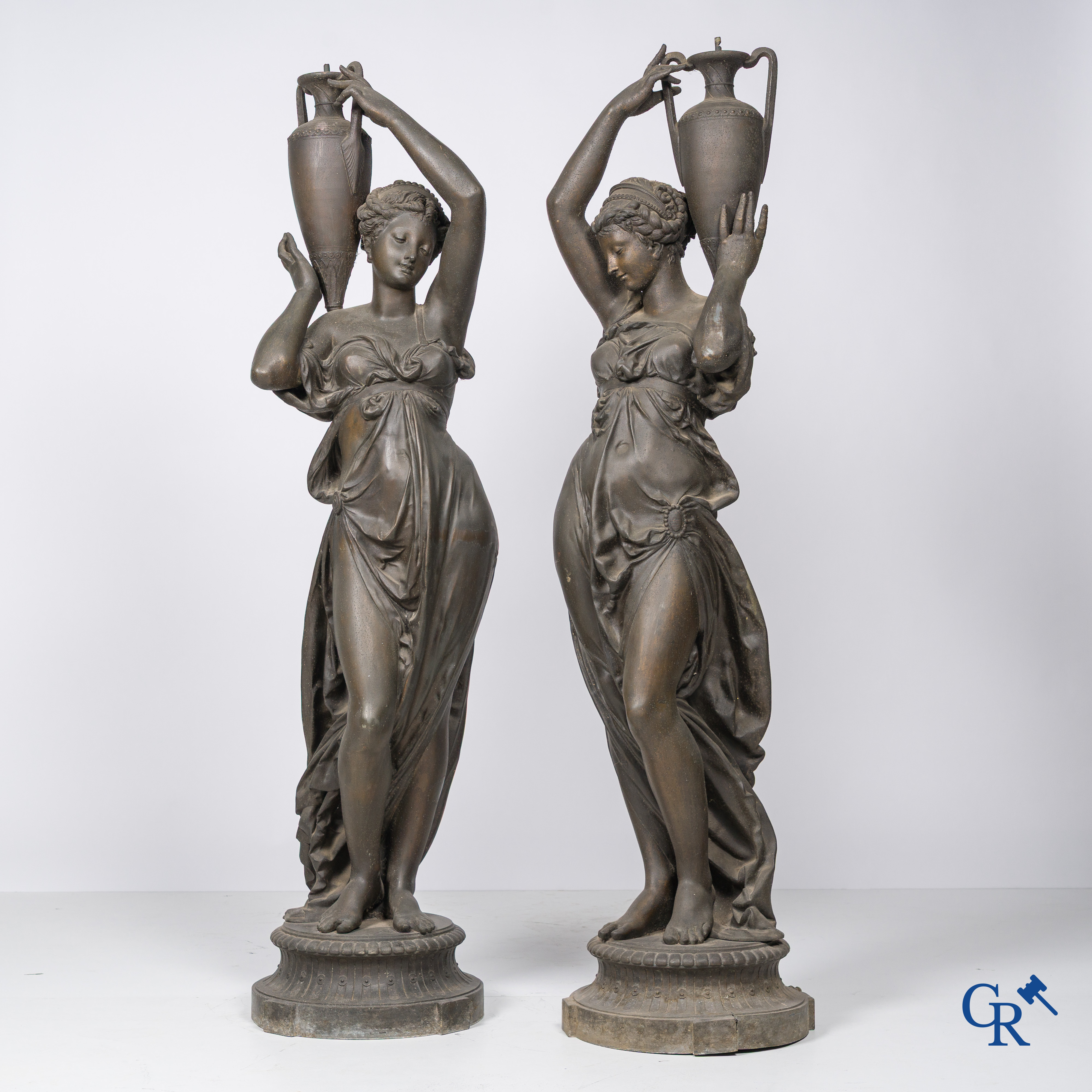 Albert-Ernest Carrier-Belleuse en gieterij Jean Boy, 116 Rue de Turenne, Paris. Paar waterdraagsters. Circa 1860.