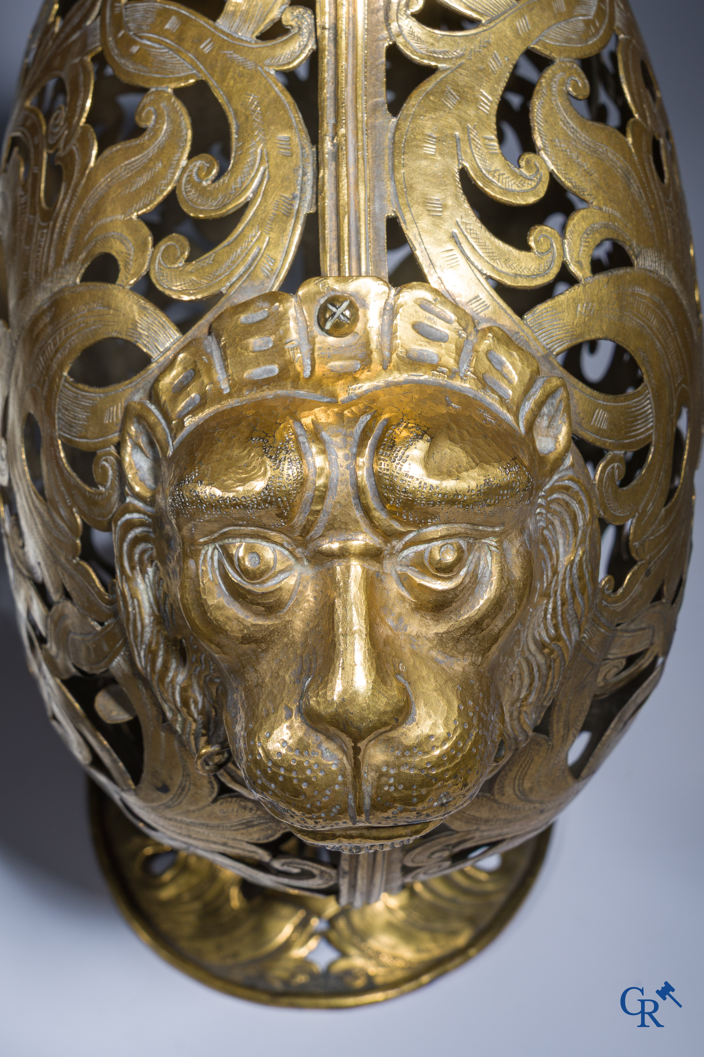 Een Venetiaanse pelgrimskalebas "Gourde de pelerin" in gegraveerd en verguld koper. Eind XVIe - Begin XVIIe eeuw.