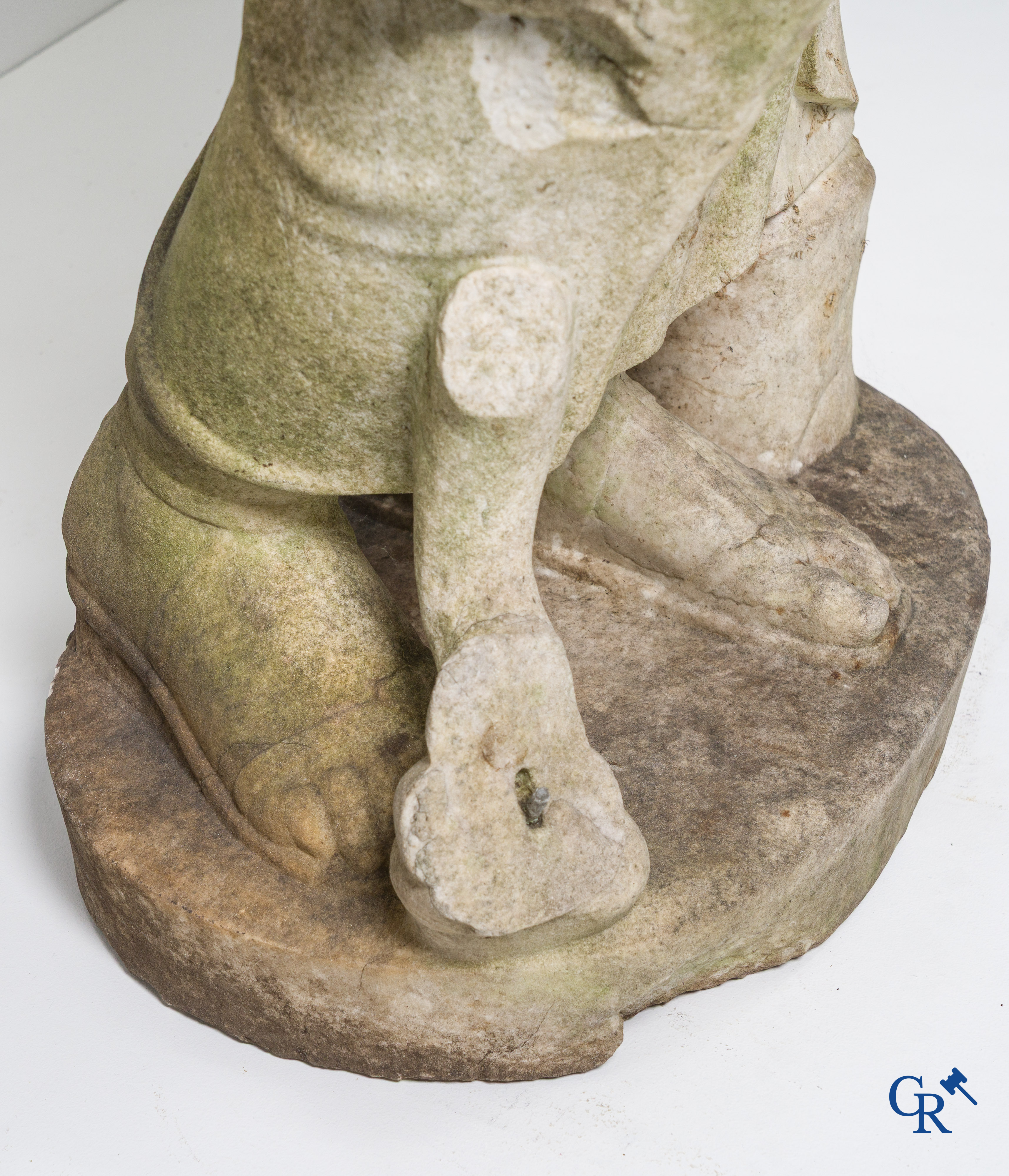 2 Imposante sculpturen in gebeeldhouwd marmer. De Romeinse godin Cerès en de Griekse god Asklepios. Circa 1700-1750.