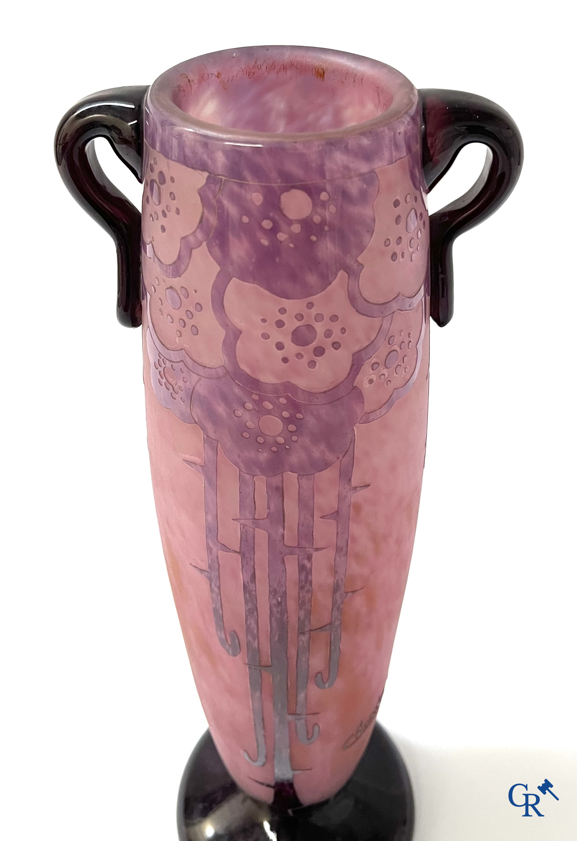 Art Deco, Charles Schneider. Grote art deco vaas in glaspasta, Circa 1930. Gesigneerd Charder en Le Verre Français.