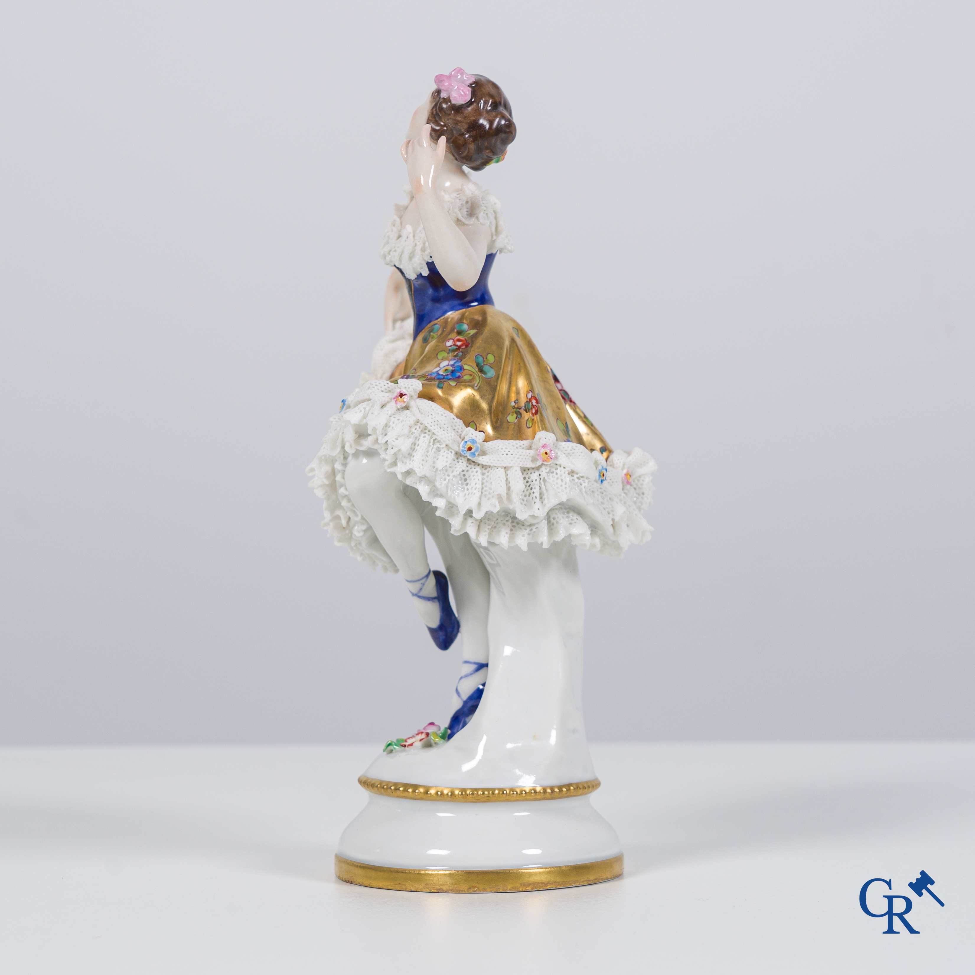 Volkstedt Rudolstadt: Porcelaine européenne, belle ballerine en porcelaine en dentelle de belle qualité. Marqué.