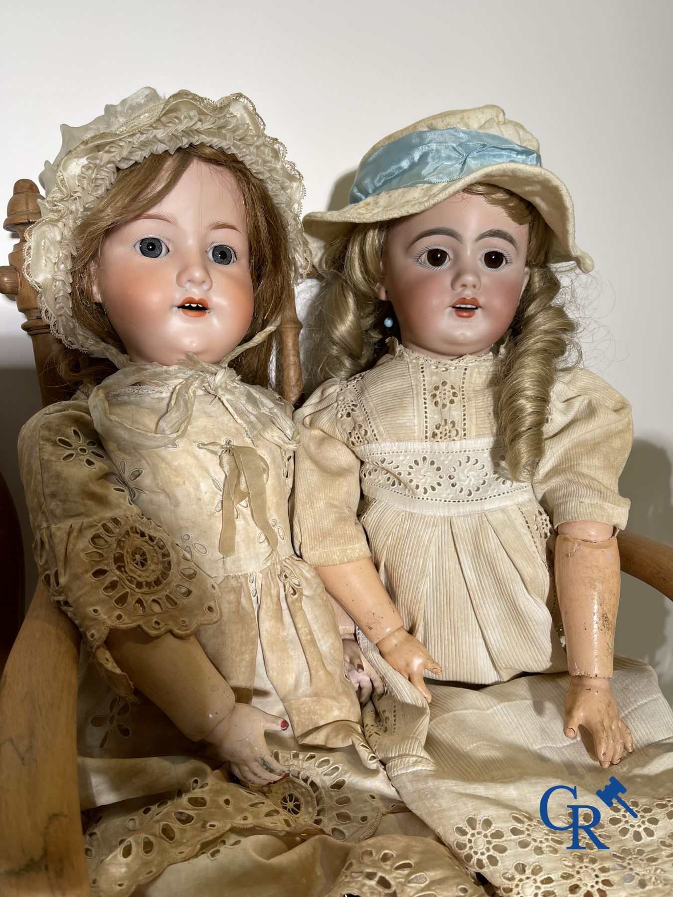 Toys: antique dolls: 6 German dolls with porcelain heads.