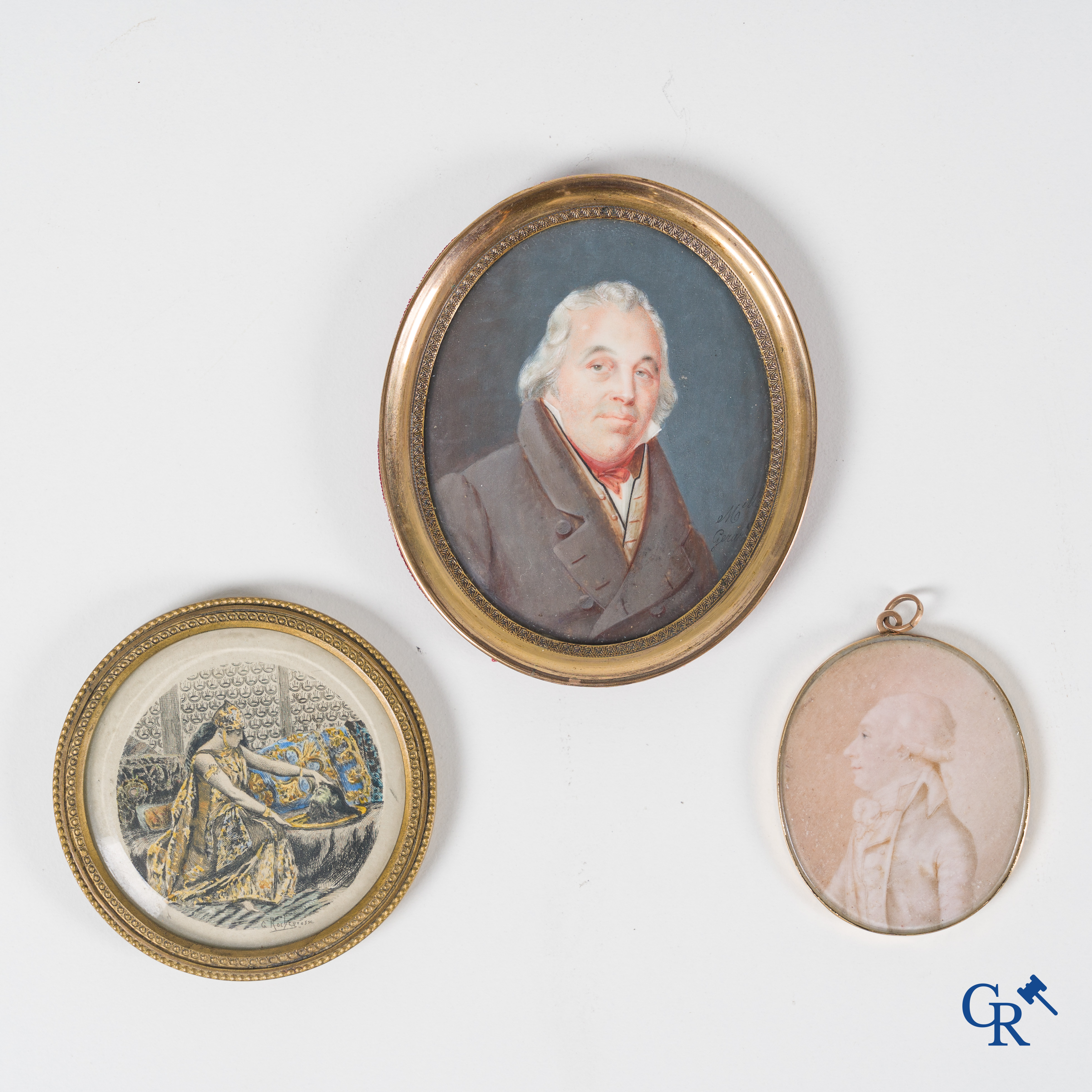 A lot of 2 miniature portraits and a decorative frame with a print by Rochegrosse.