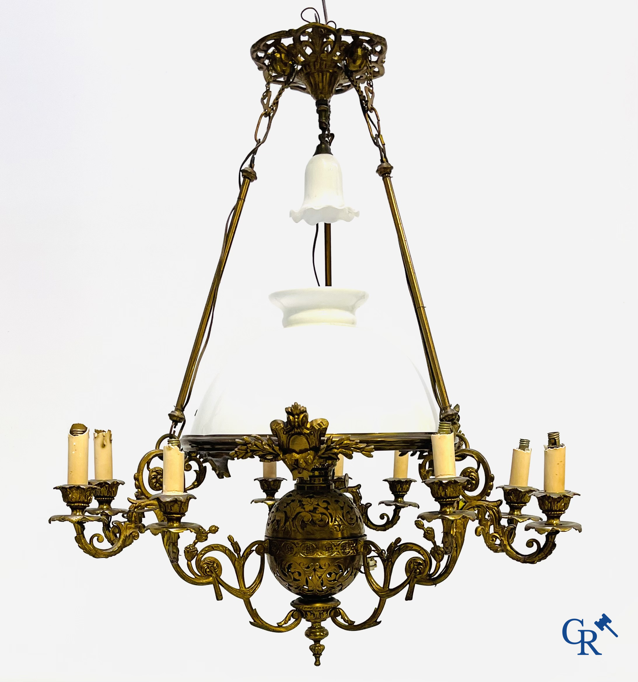 A lot of an imposing chandelier with 12 light points, a lamp belge with bronze frame and a fireplace piece.