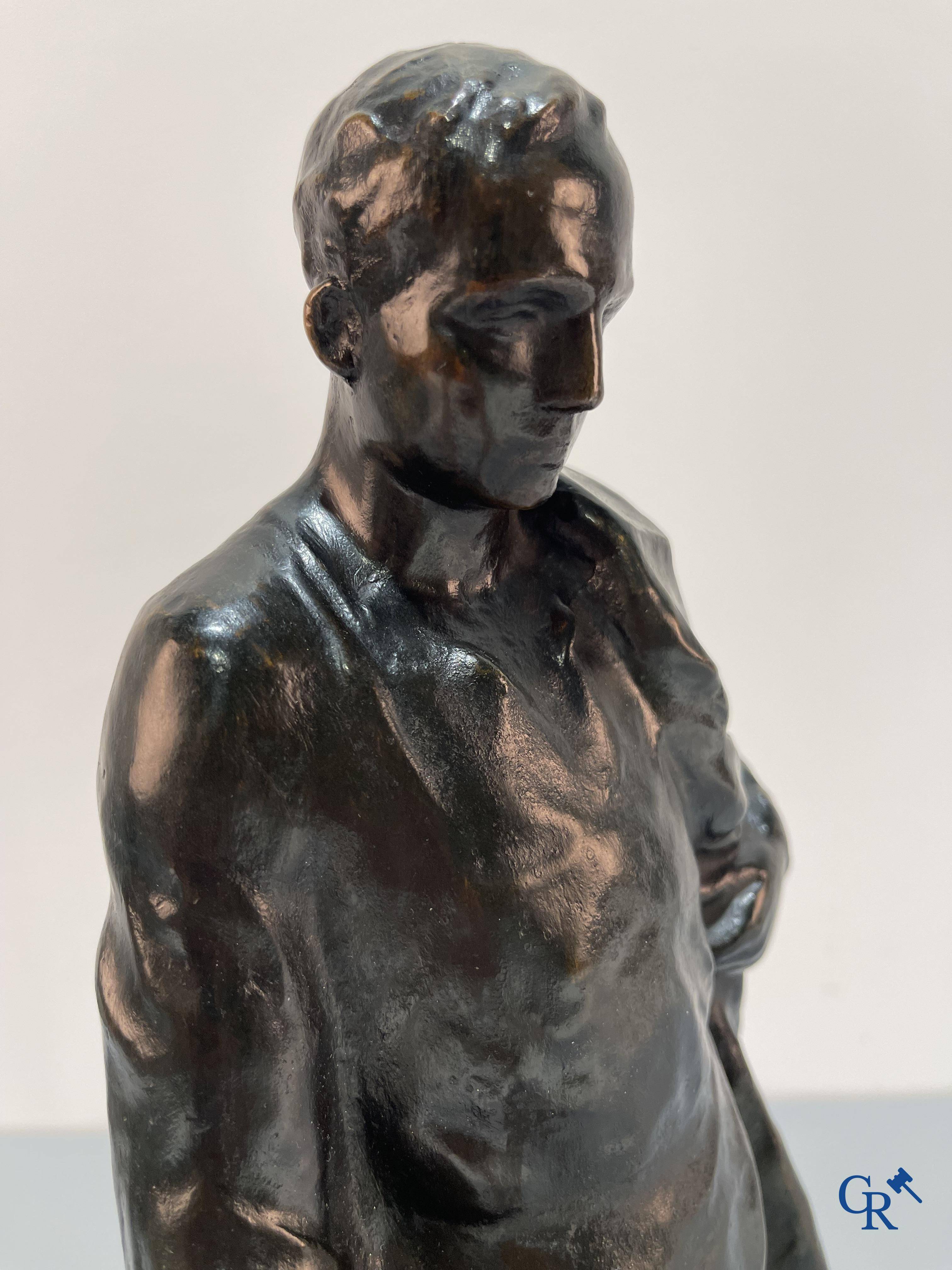 Leon Sarteel (1882-1942) "L'homme de peine" Bronze statue with dark patina. Signed L Sarteel.