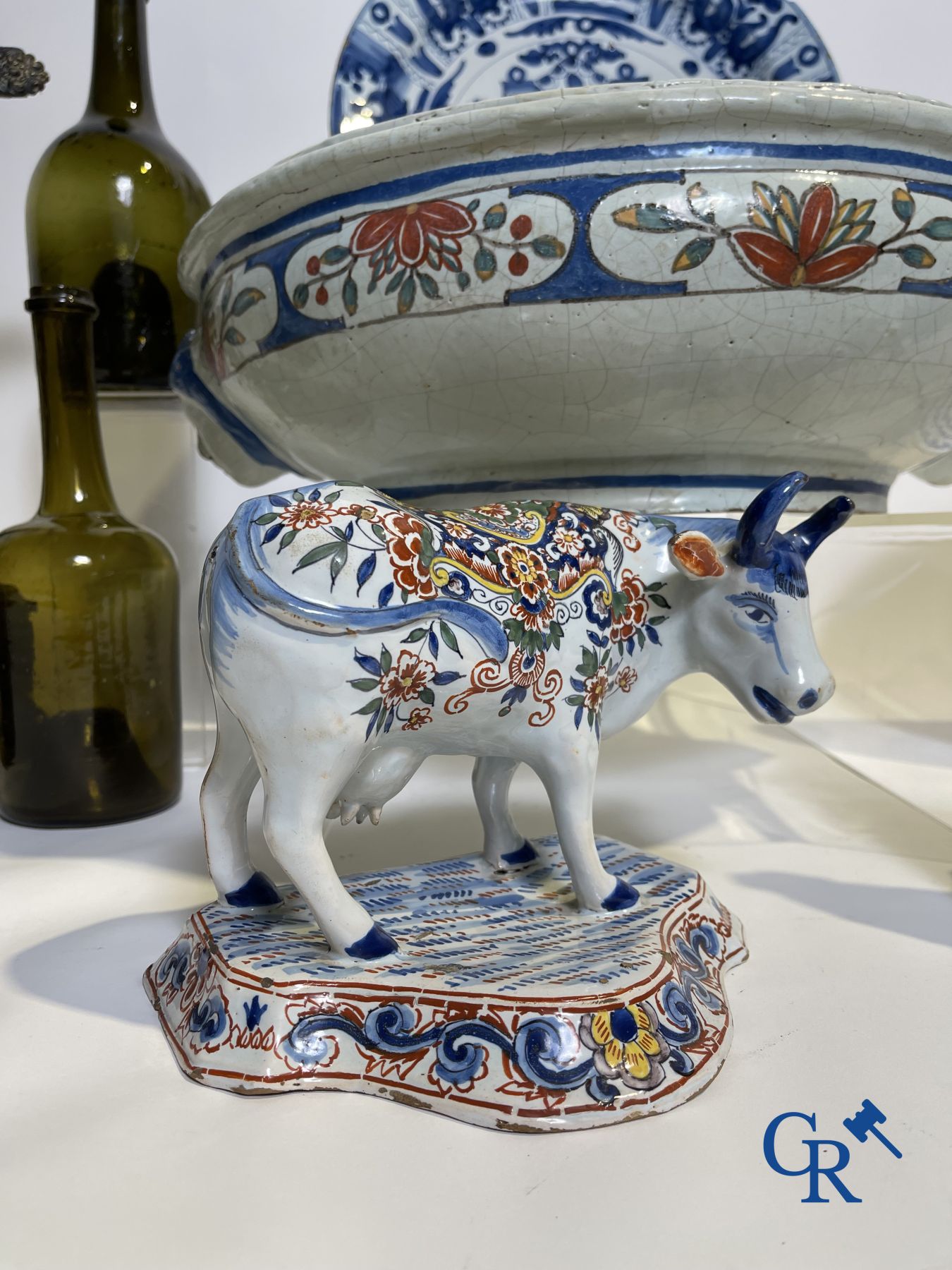 A part of a North French fountain and various pieces in faience and various antiques.