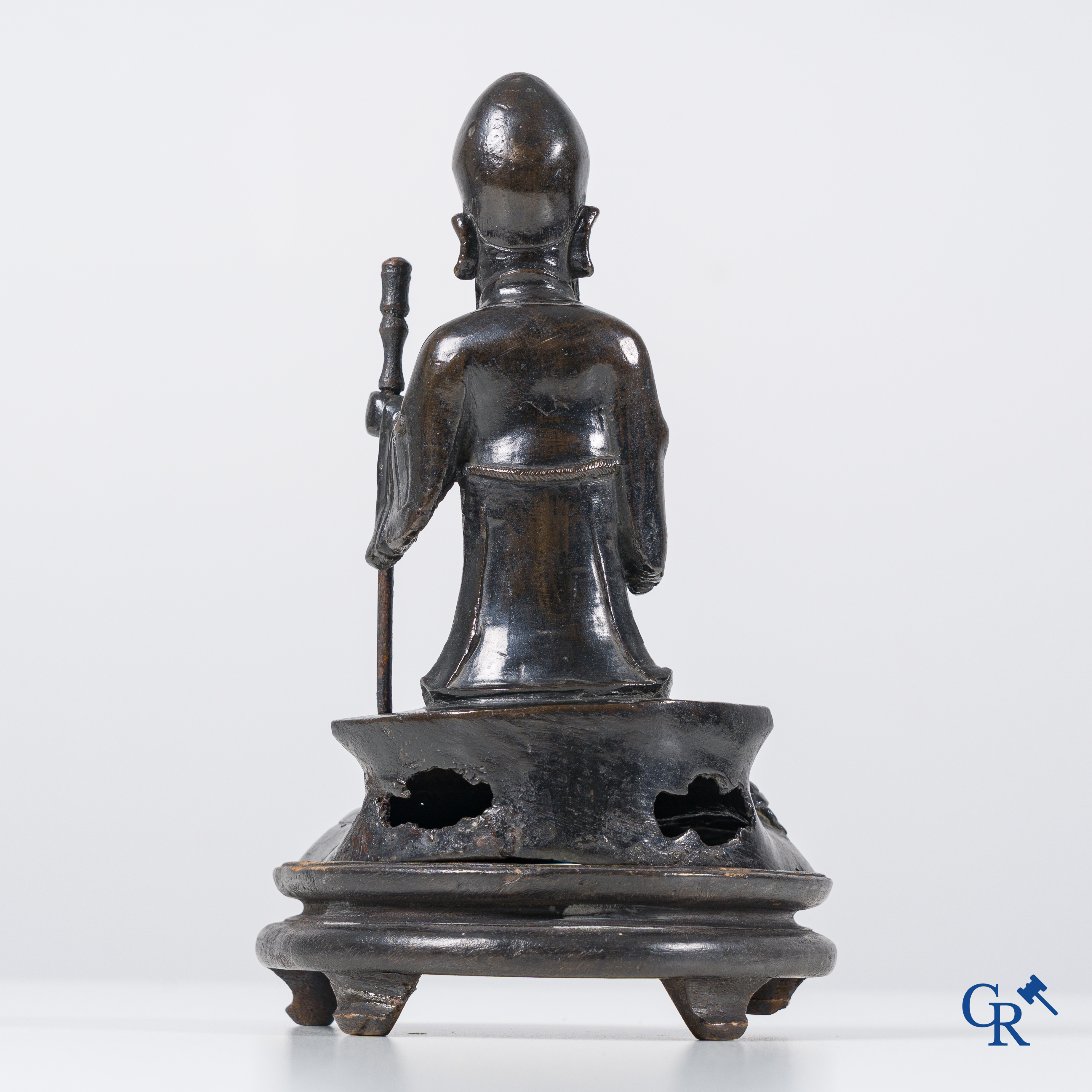 Aziatica, een Chinese bronzen figuur van een staande Shou Lao. Qing Dynastie.