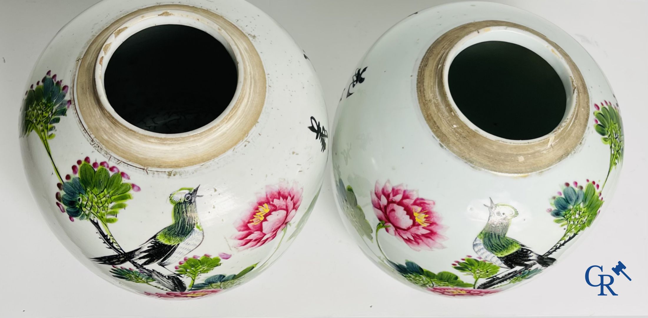 Chinese porcelain: a blue and white lid vase and a few ginger jars.